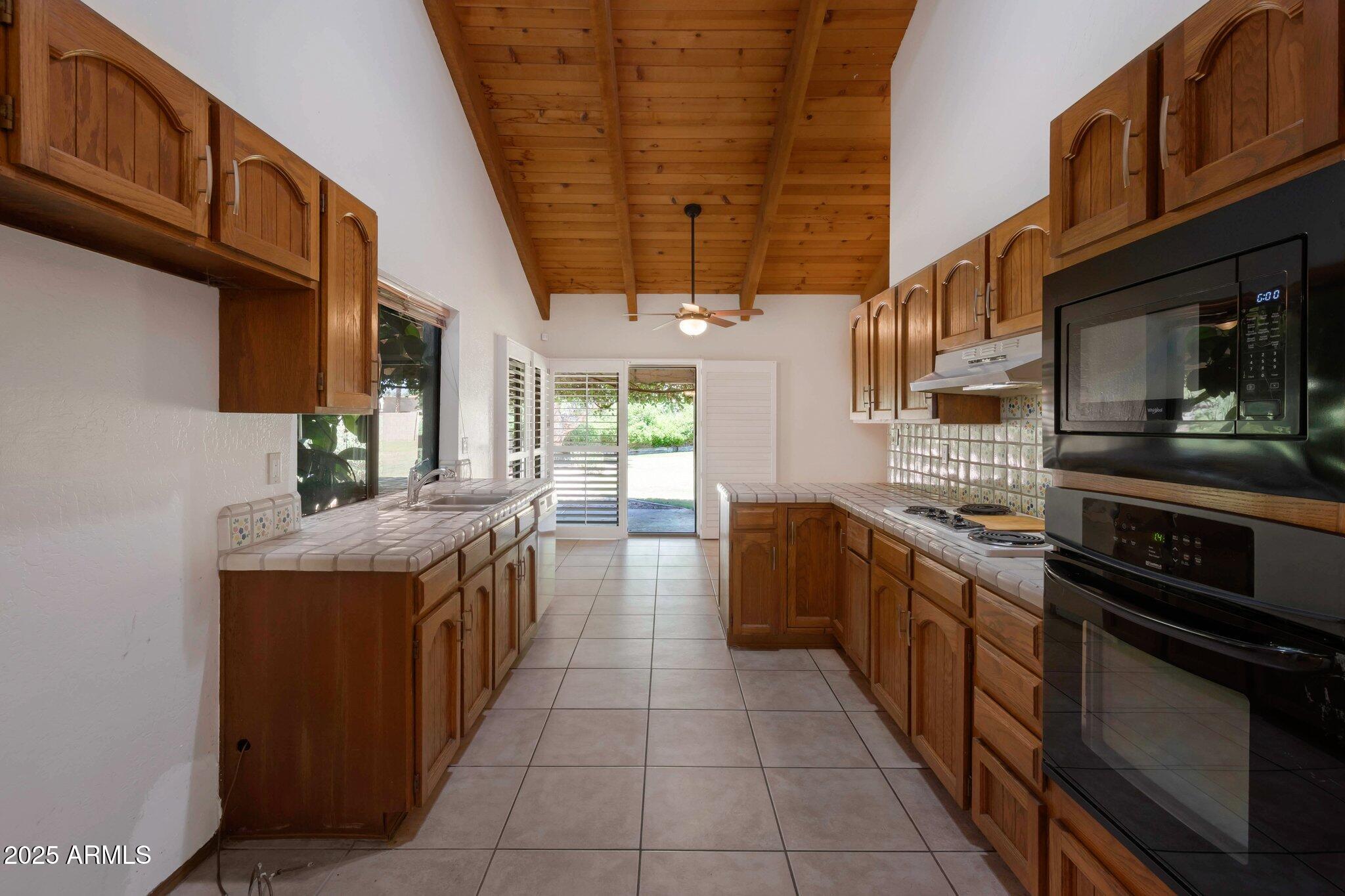 8637 E APPALOOSA Trail