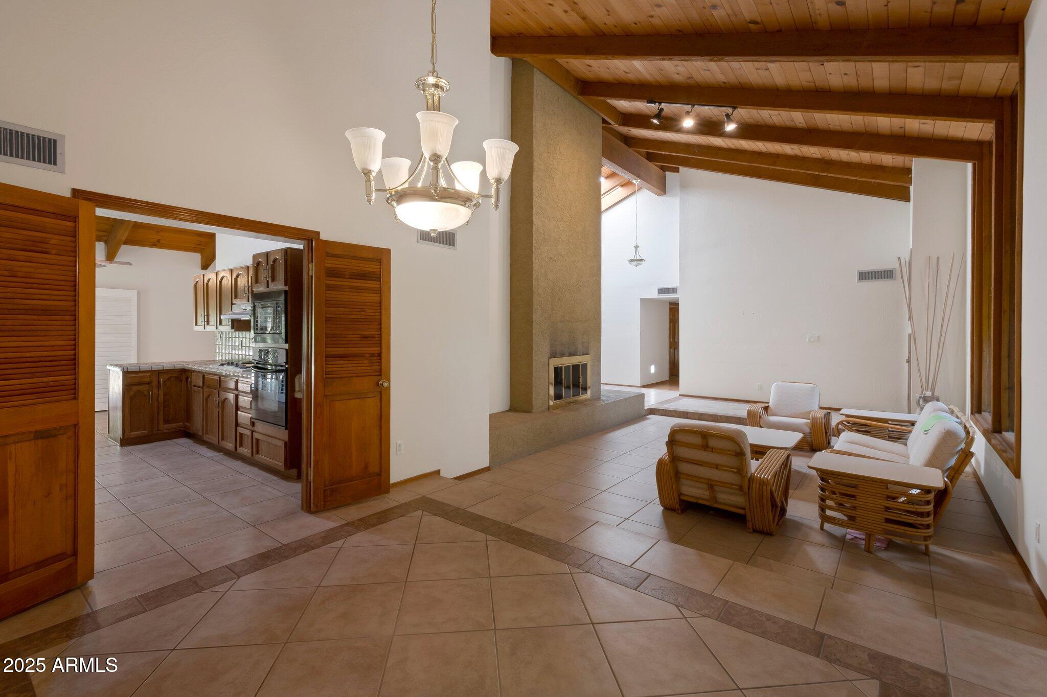 8637 E APPALOOSA Trail