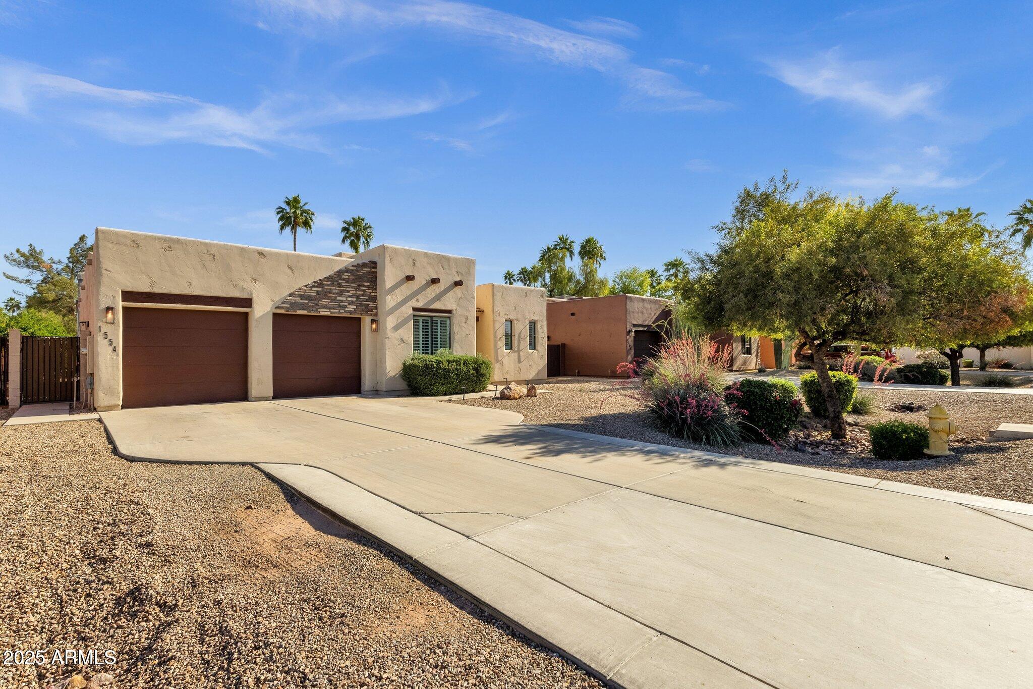 1554 E KINGS Court