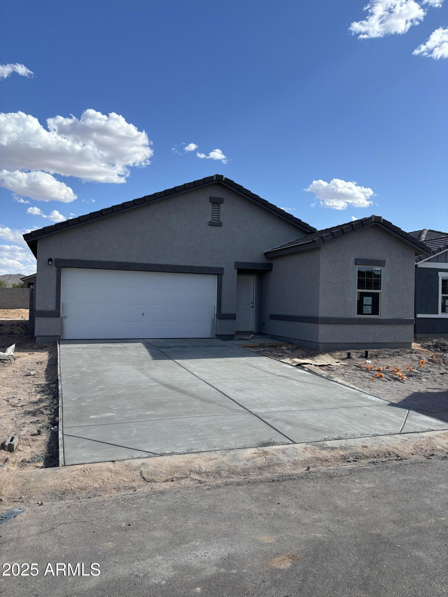 5761 E IRIS Drive