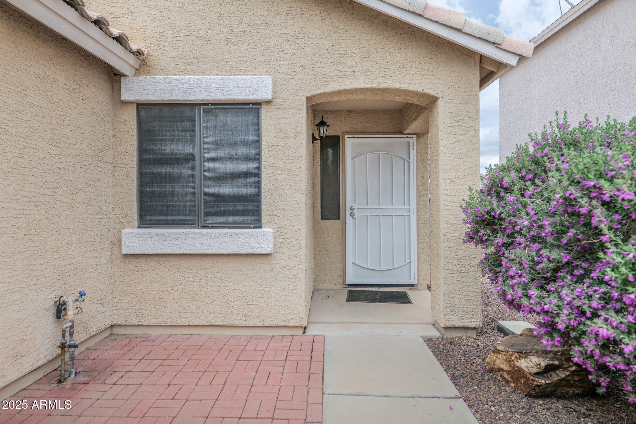 2112 E DONALD Drive