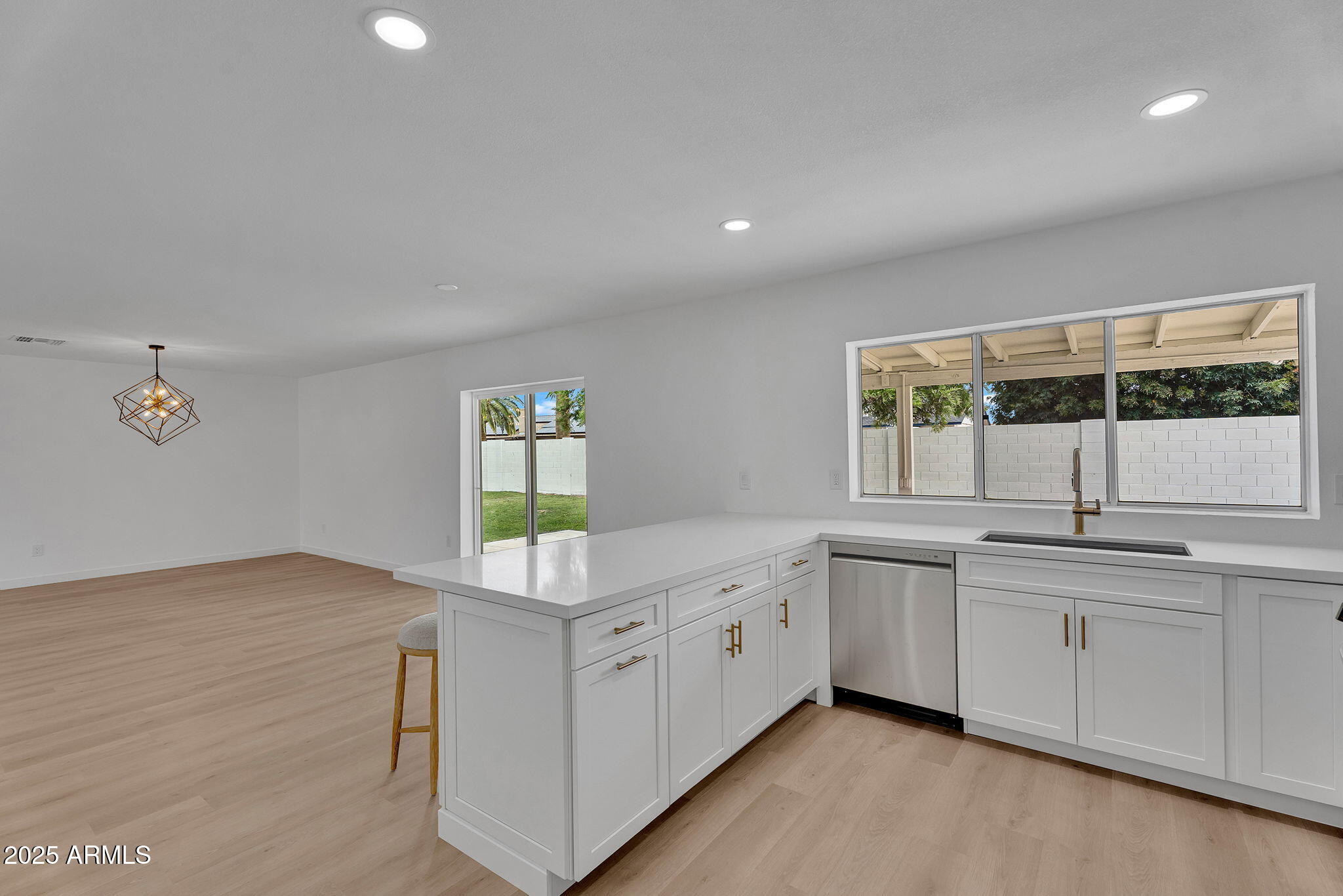3307 N APOLLO Drive