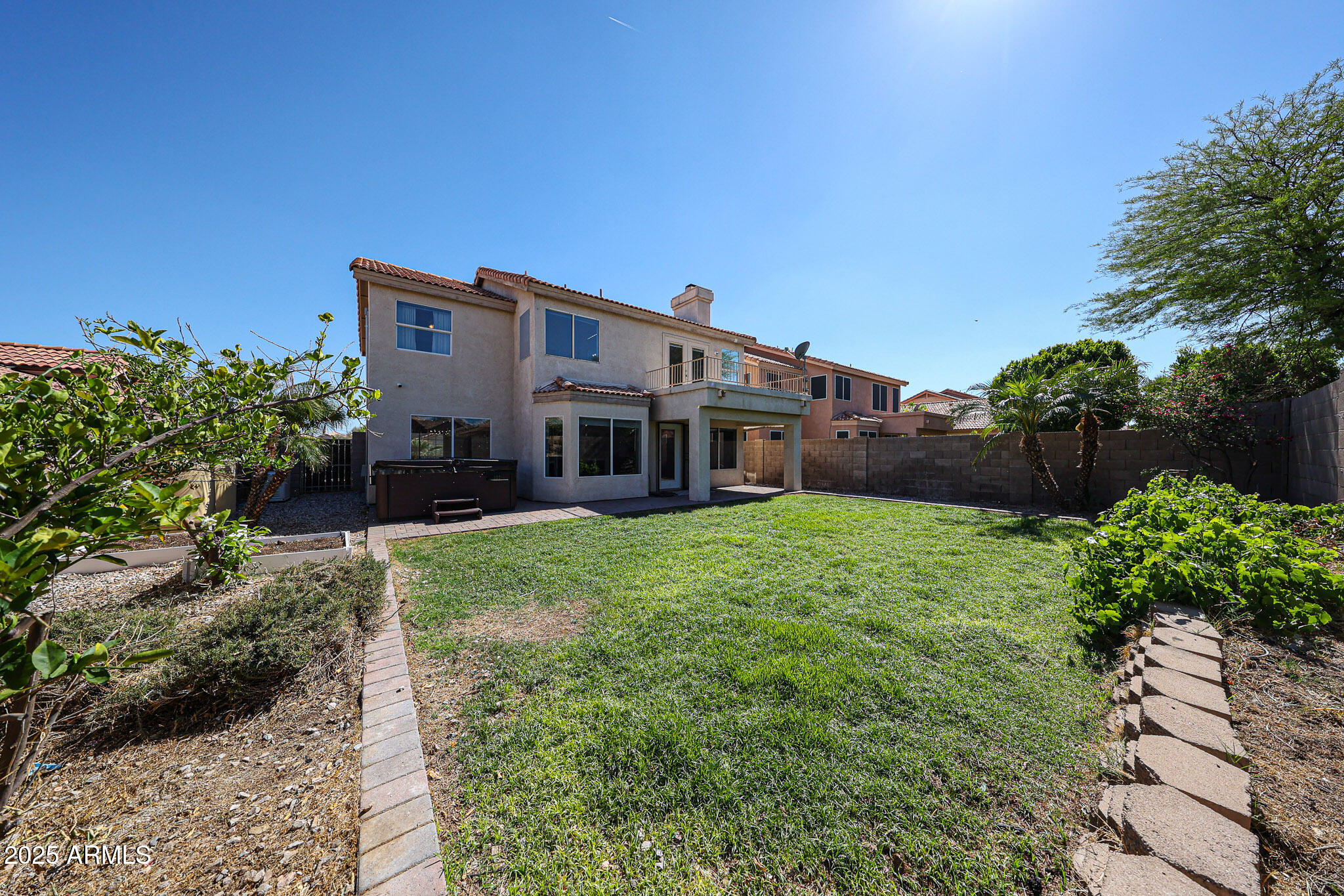 4306 E RAVEN Road