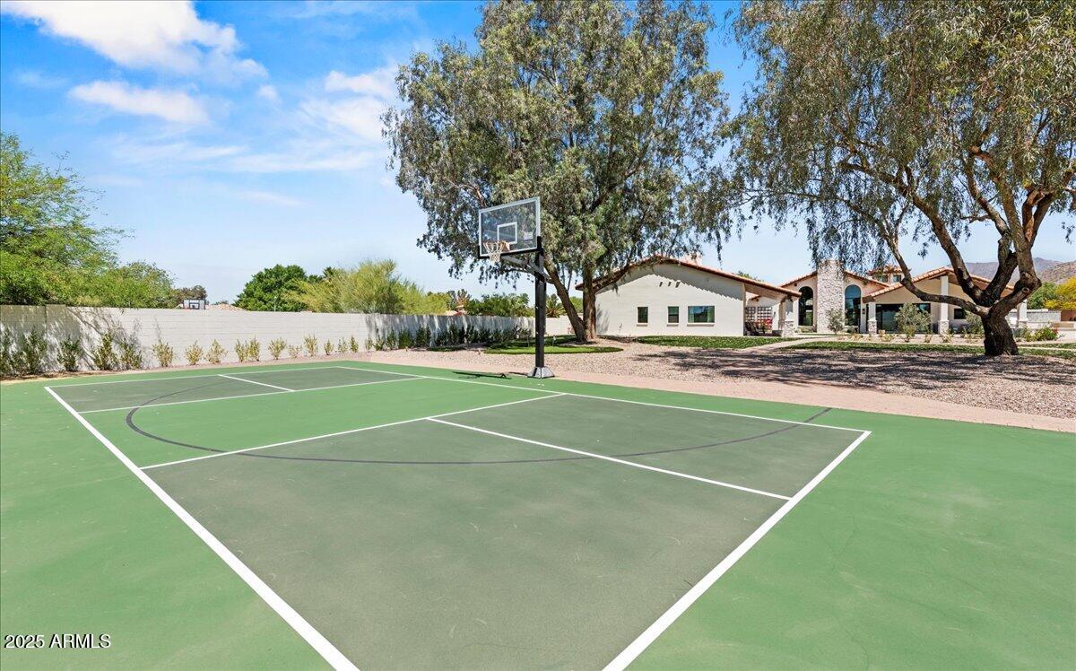 10755 E CHOLLA Lane
