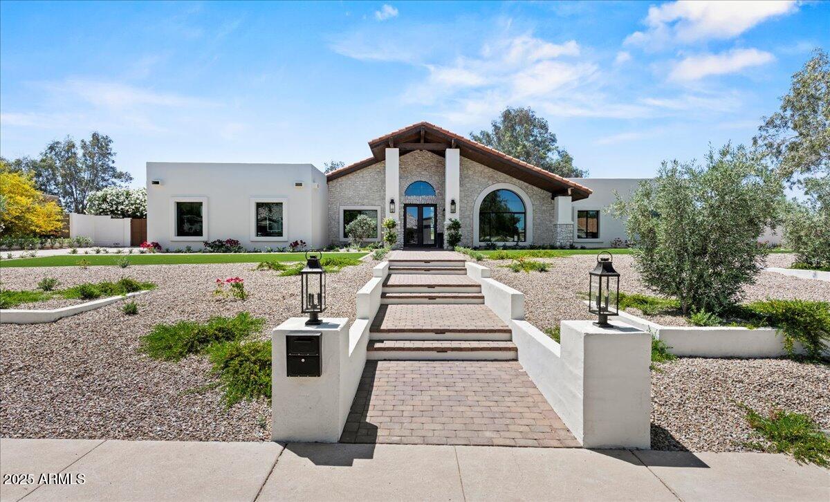 10755 E CHOLLA Lane