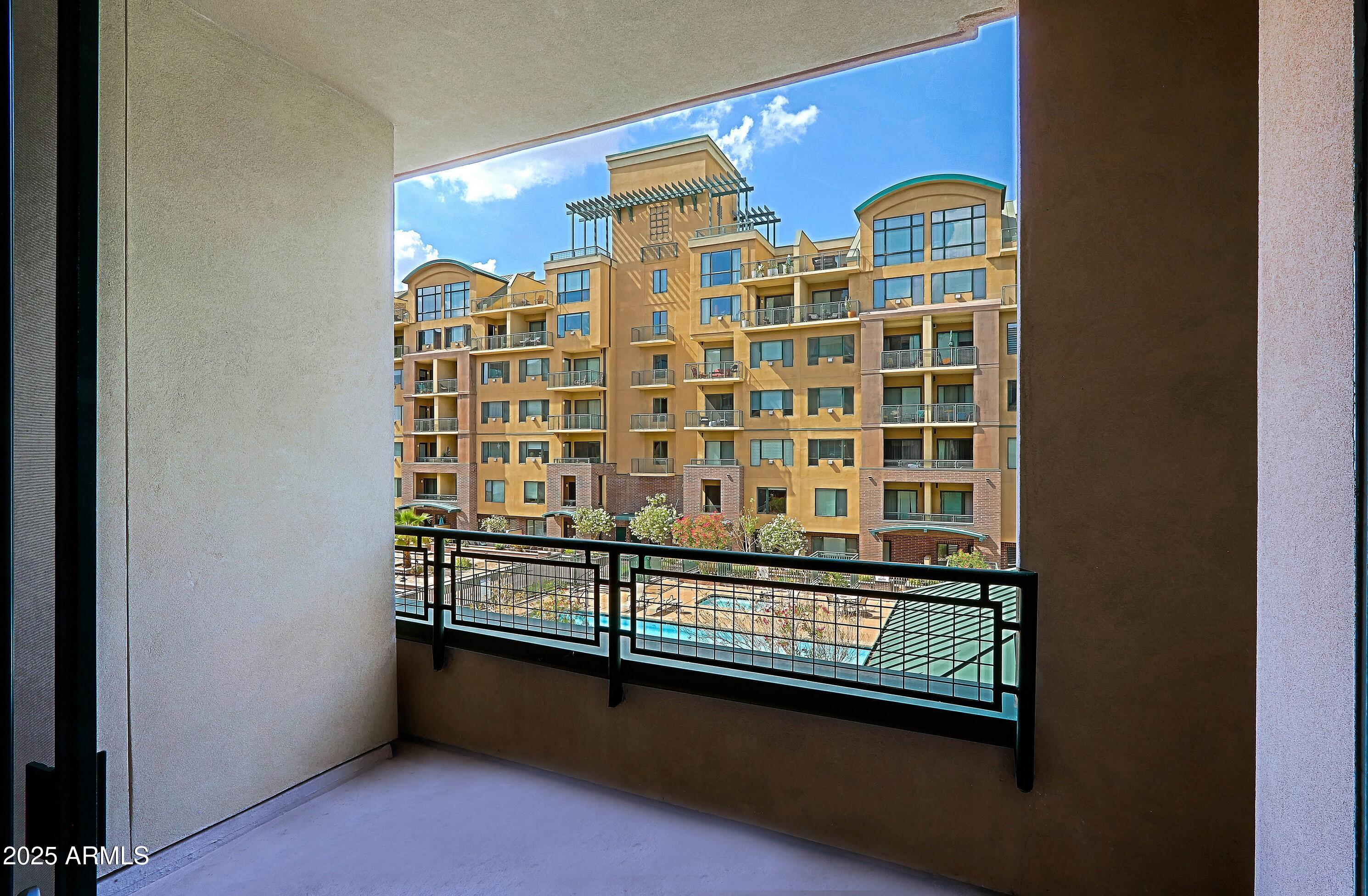 16 W ENCANTO Boulevard 305