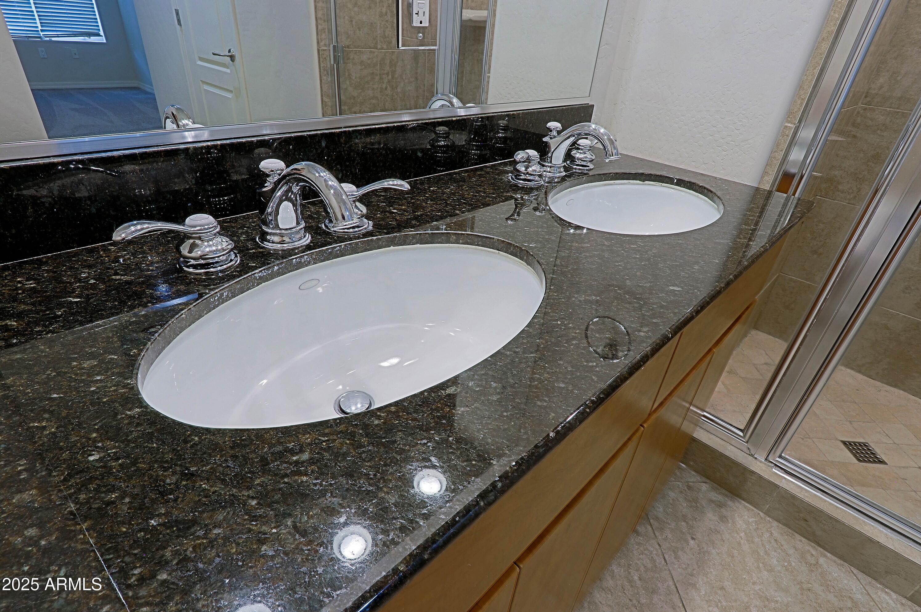 16 W ENCANTO Boulevard 305