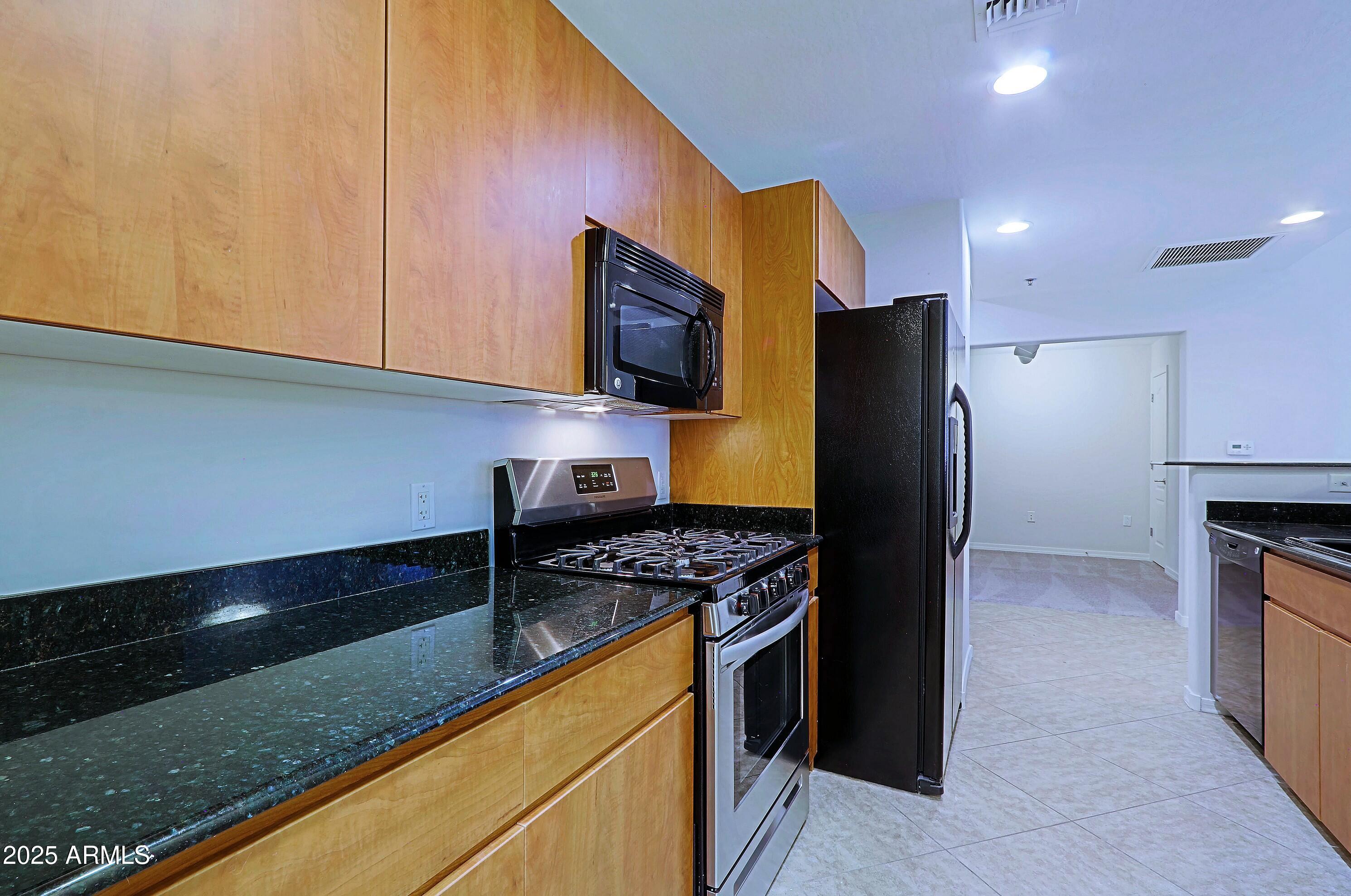 16 W ENCANTO Boulevard 305