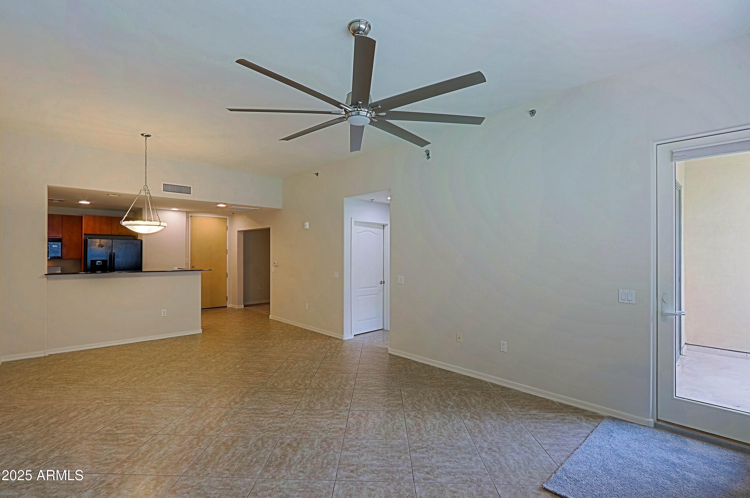 16 W ENCANTO Boulevard 305