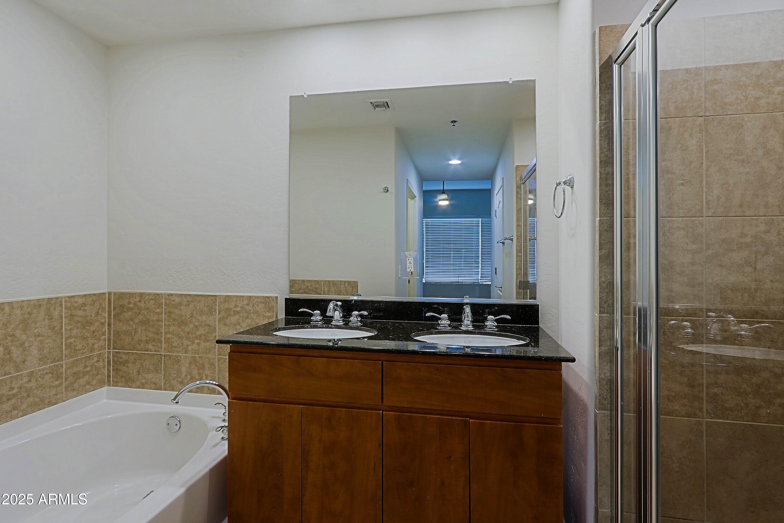 16 W ENCANTO Boulevard 305
