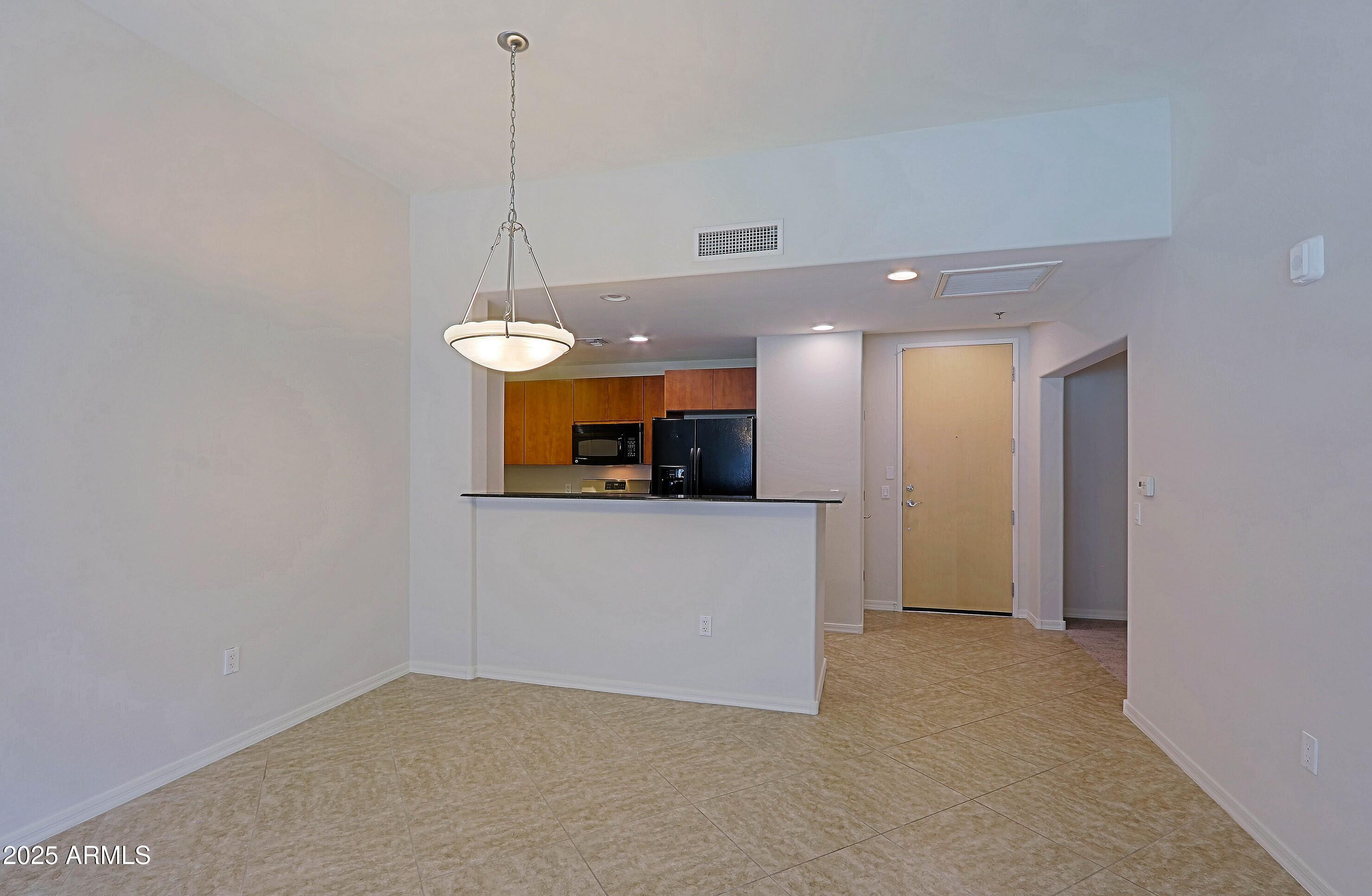 16 W ENCANTO Boulevard 305