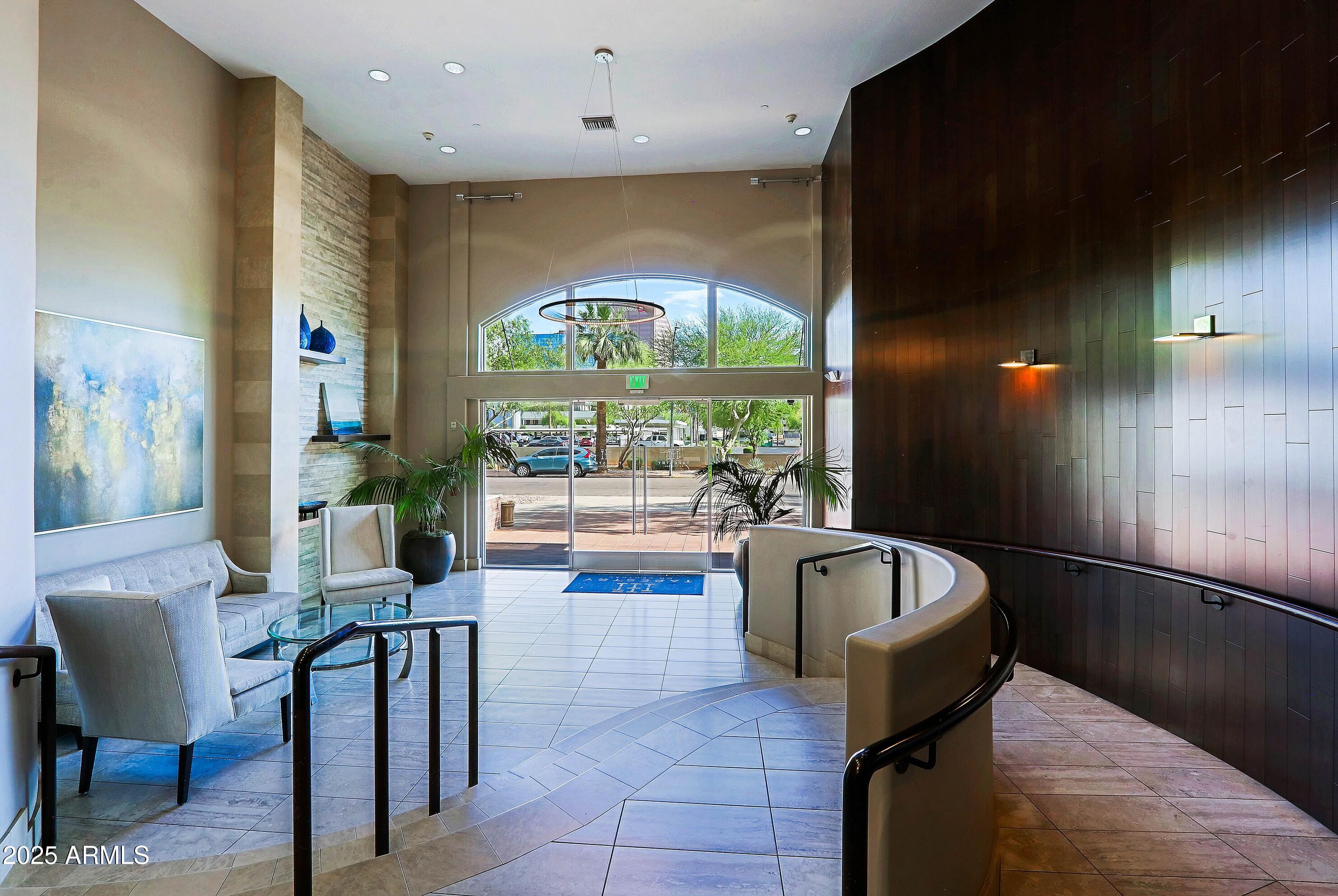 16 W ENCANTO Boulevard 305