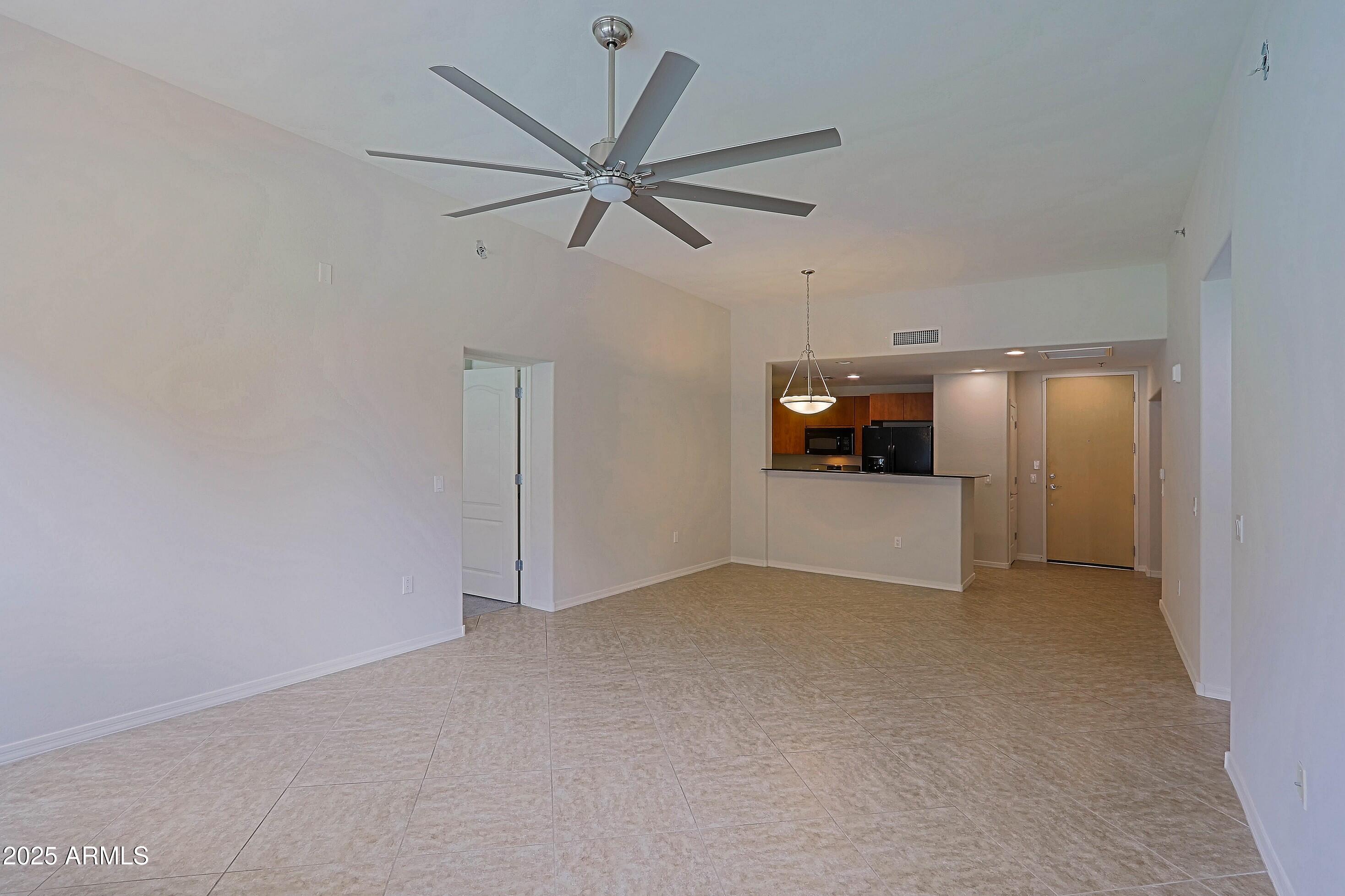 16 W ENCANTO Boulevard 305