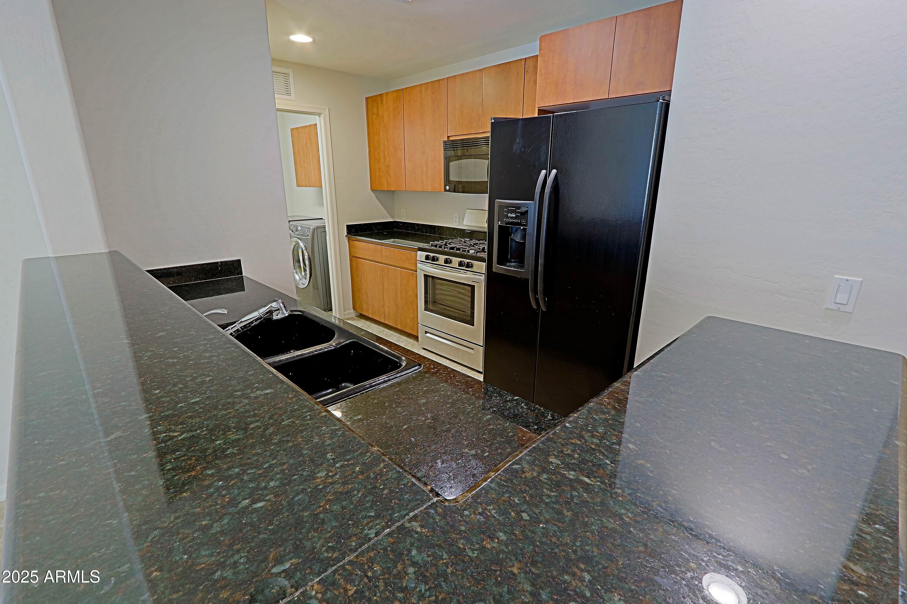16 W ENCANTO Boulevard 305