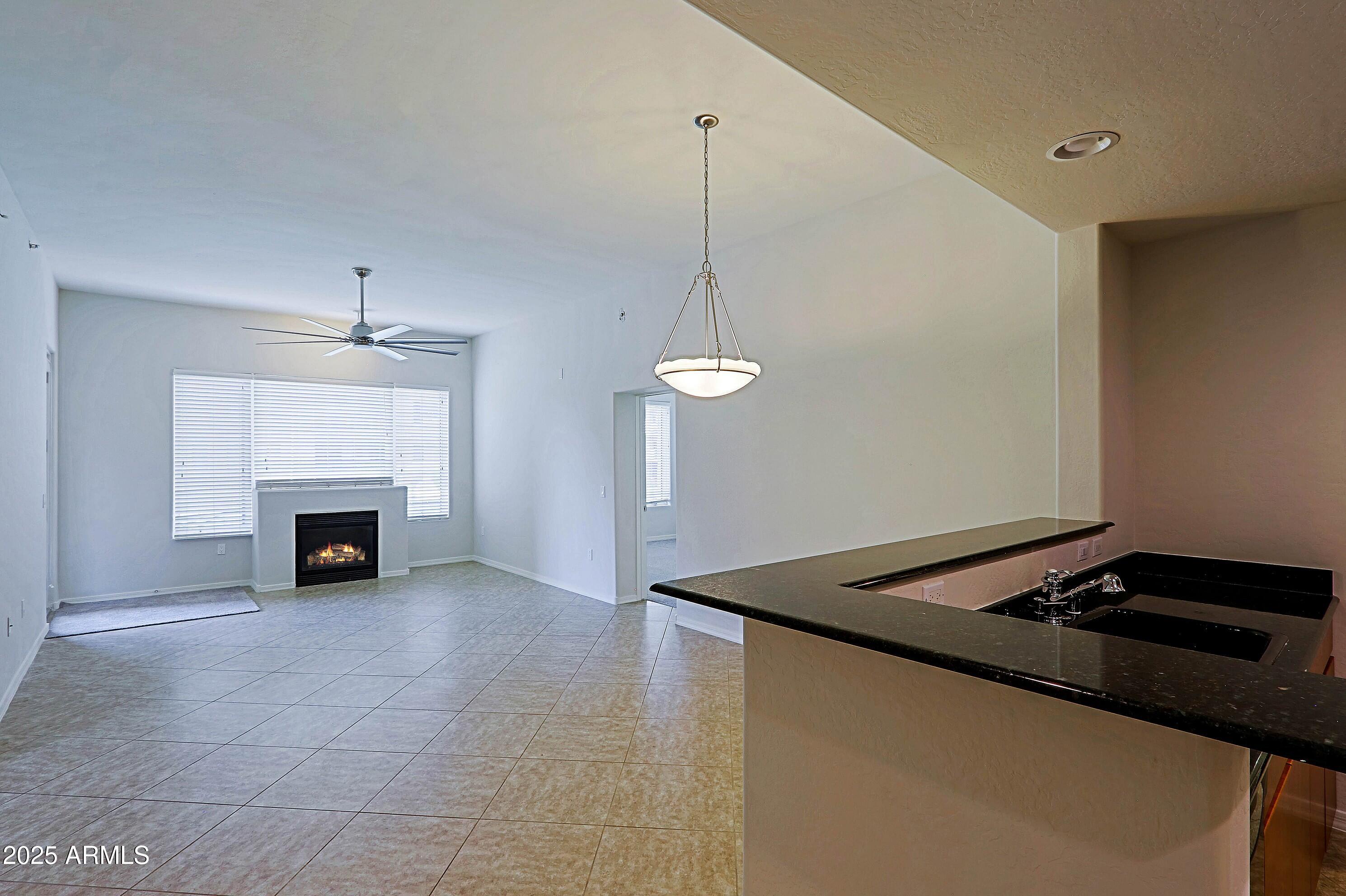 16 W ENCANTO Boulevard 305