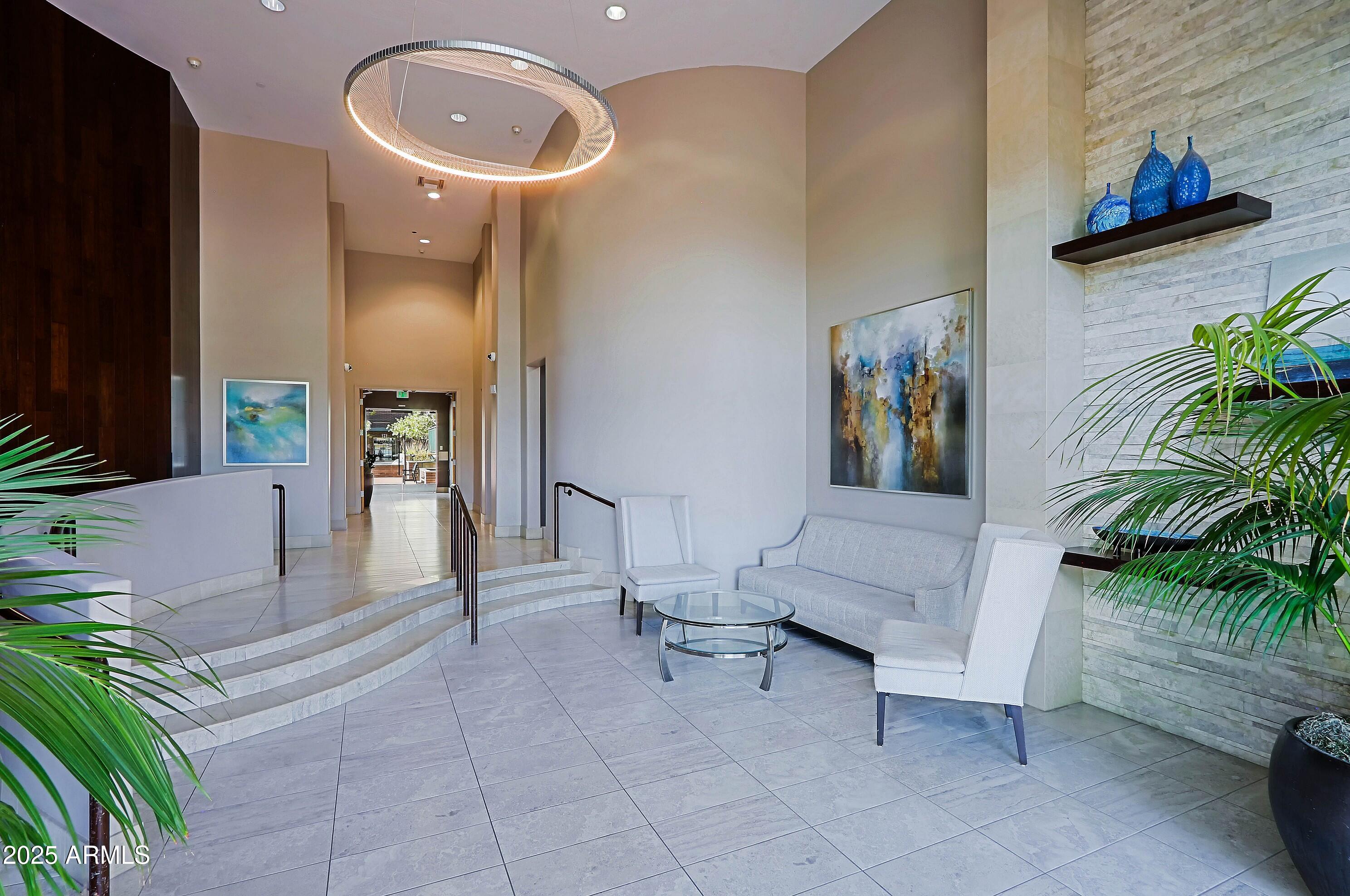 16 W ENCANTO Boulevard 305