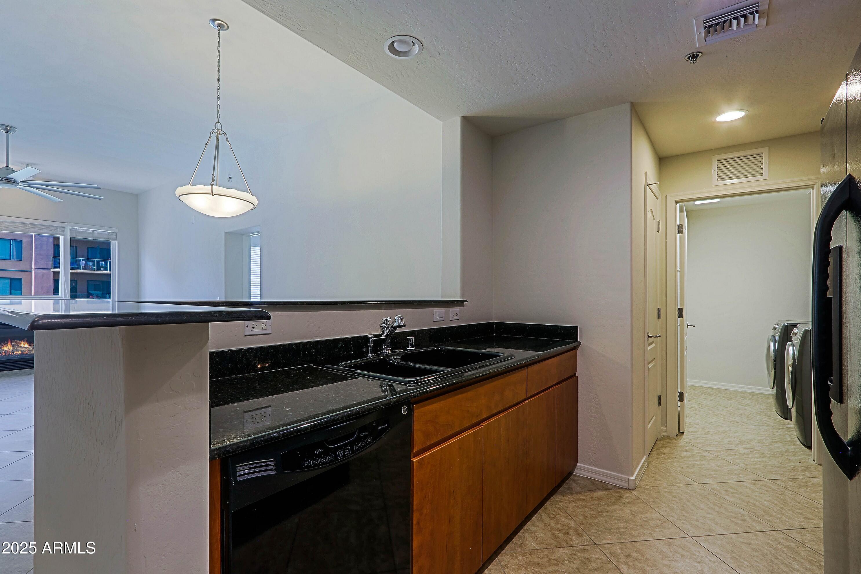 16 W ENCANTO Boulevard 305