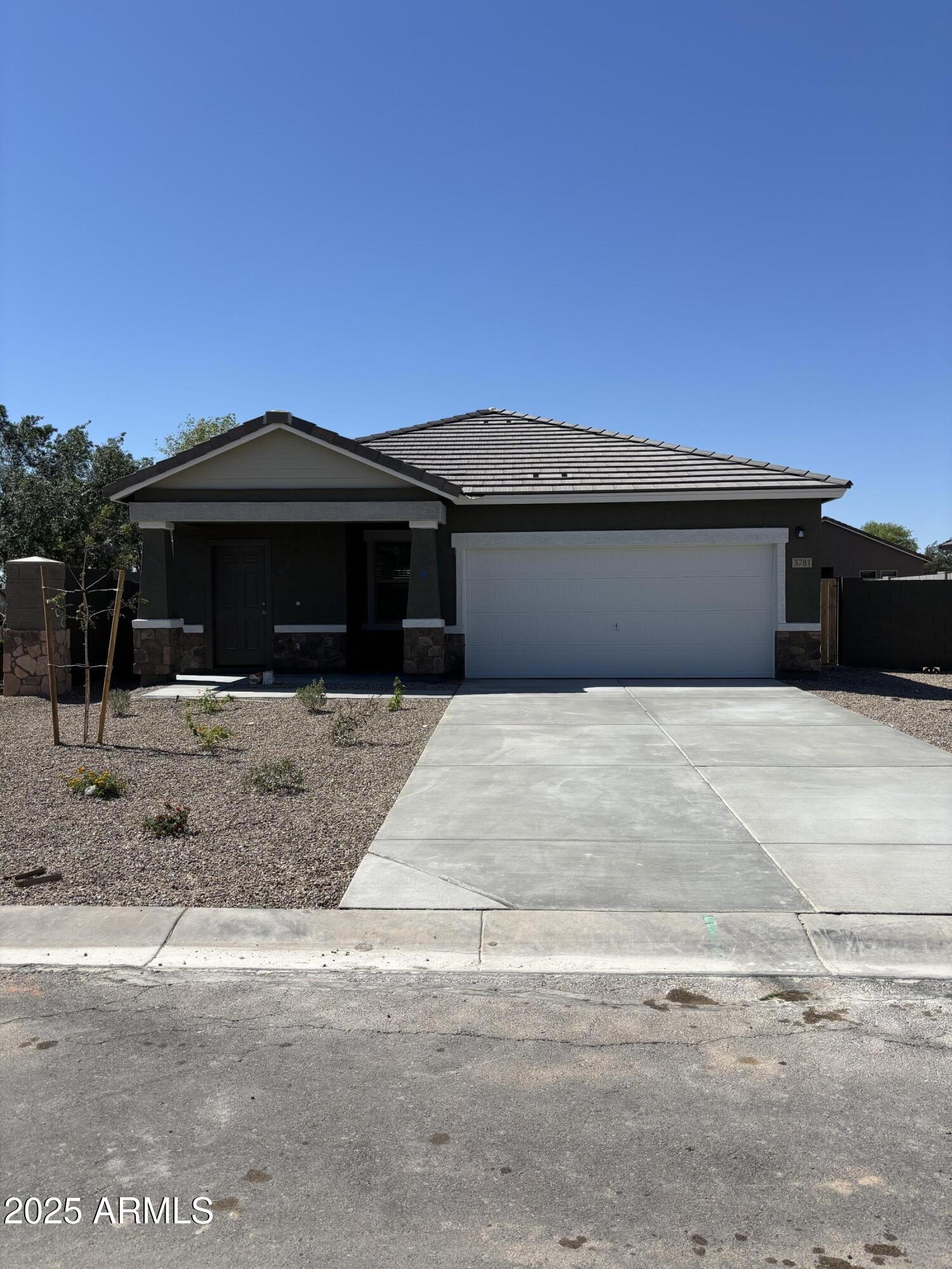 5781 E IRIS Drive
