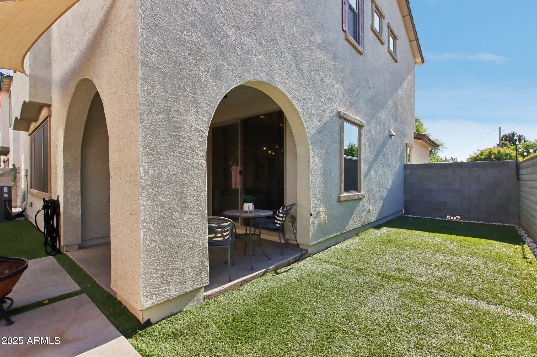 6641 N DESERT SHADOW Lane