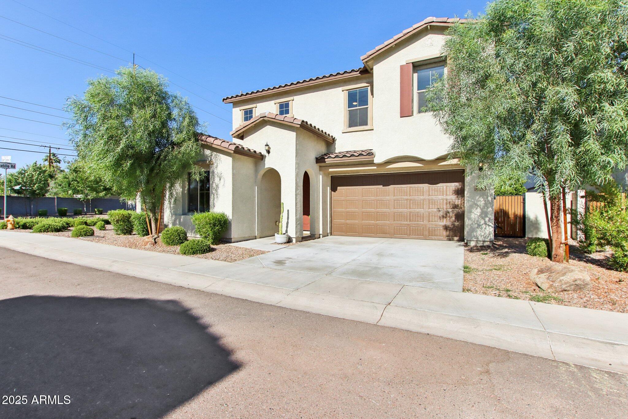 6641 N DESERT SHADOW Lane