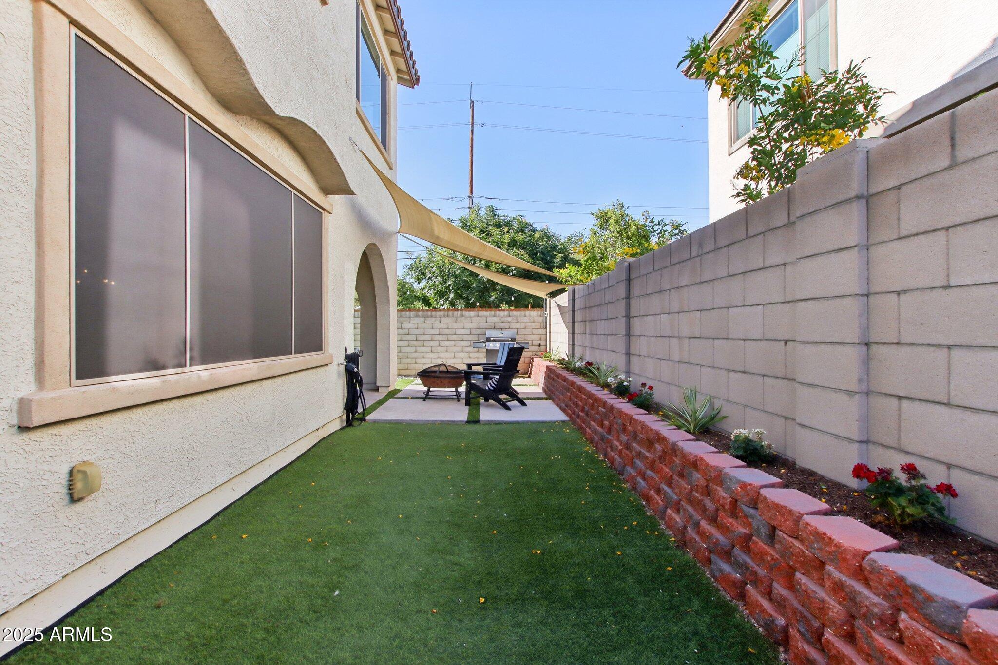 6641 N DESERT SHADOW Lane
