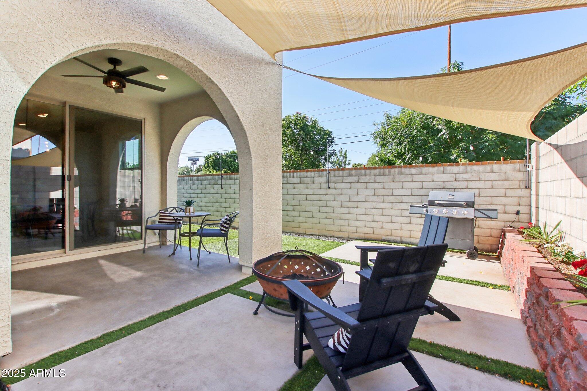 6641 N DESERT SHADOW Lane
