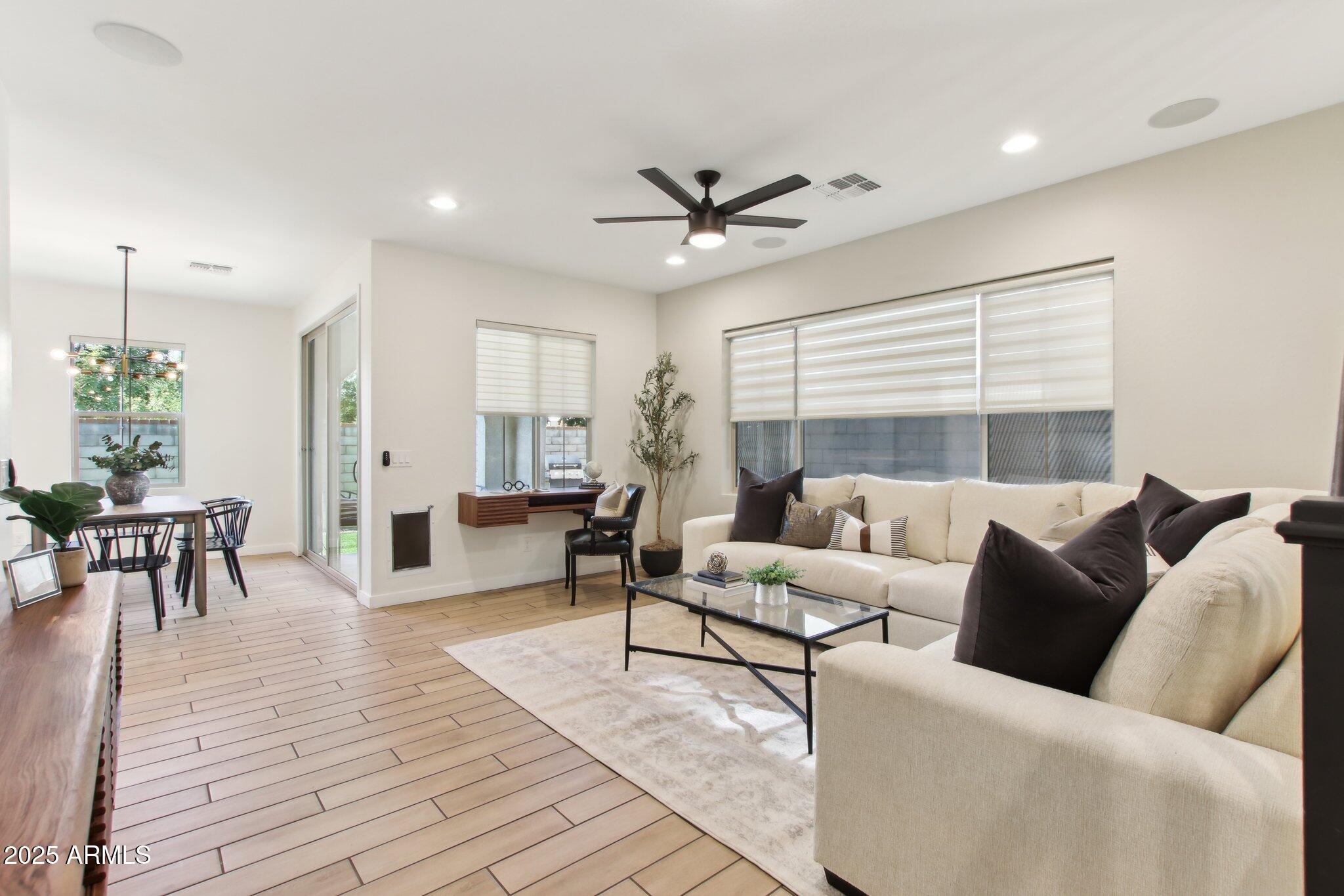 6641 N DESERT SHADOW Lane