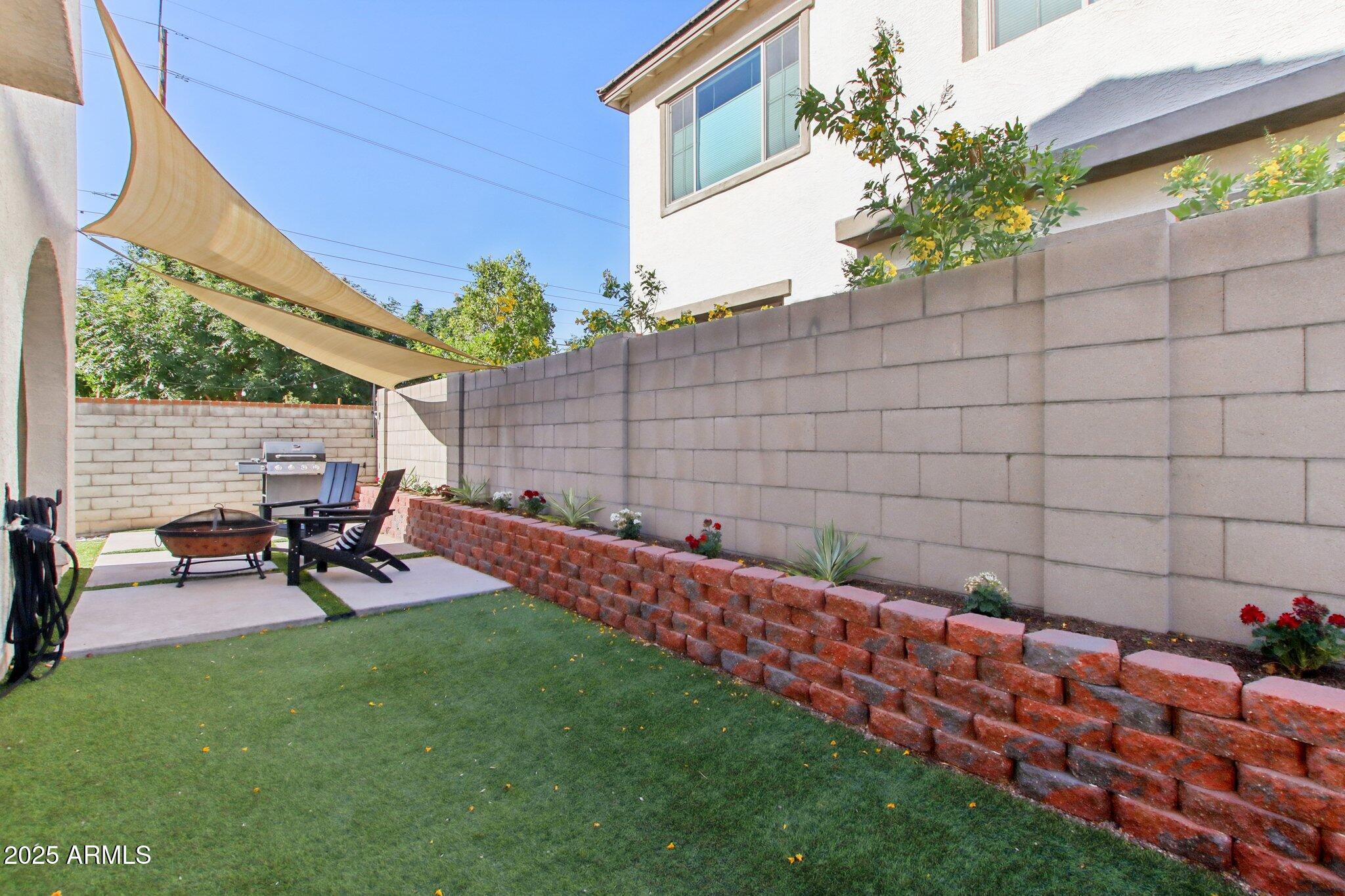 6641 N DESERT SHADOW Lane