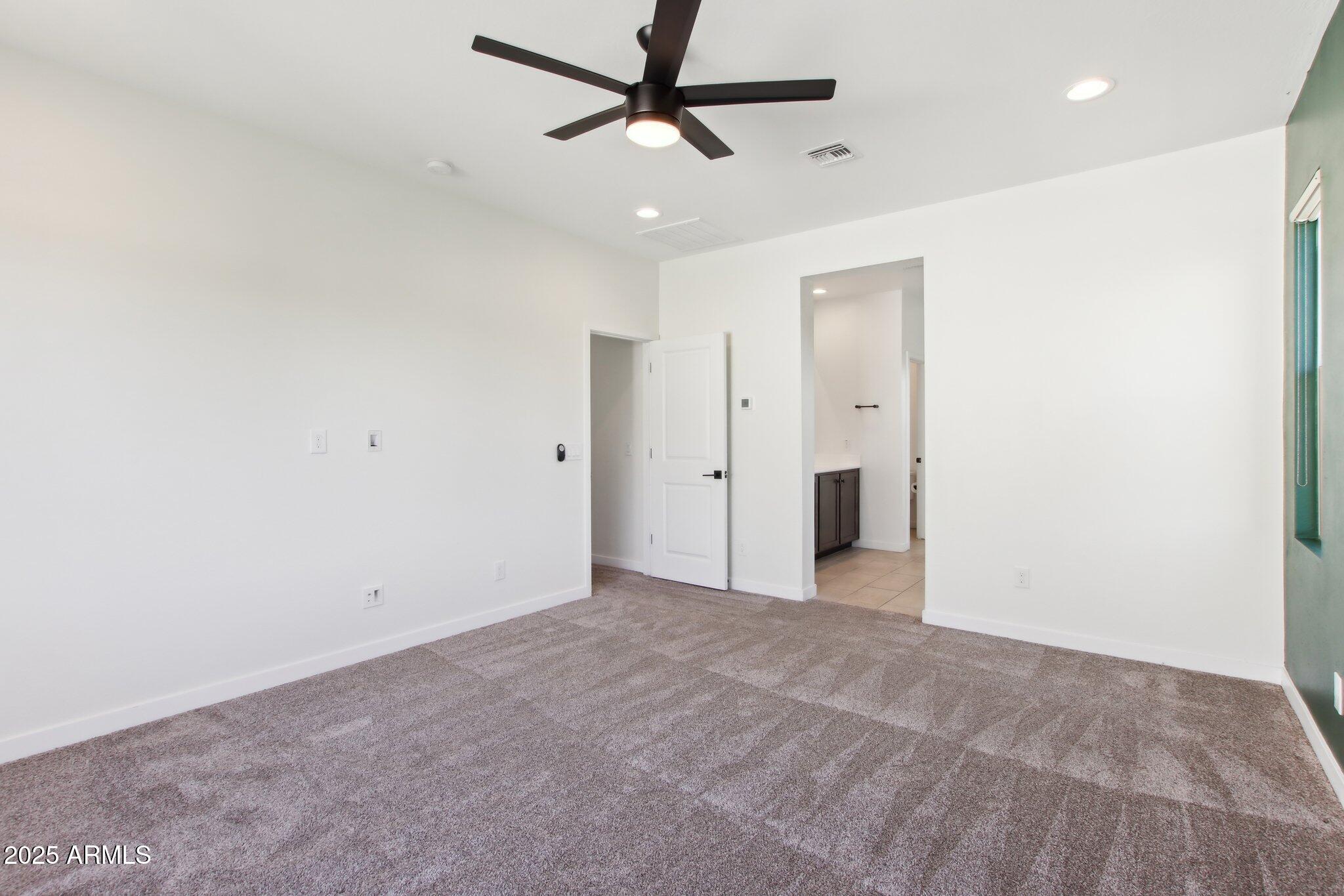 6641 N DESERT SHADOW Lane