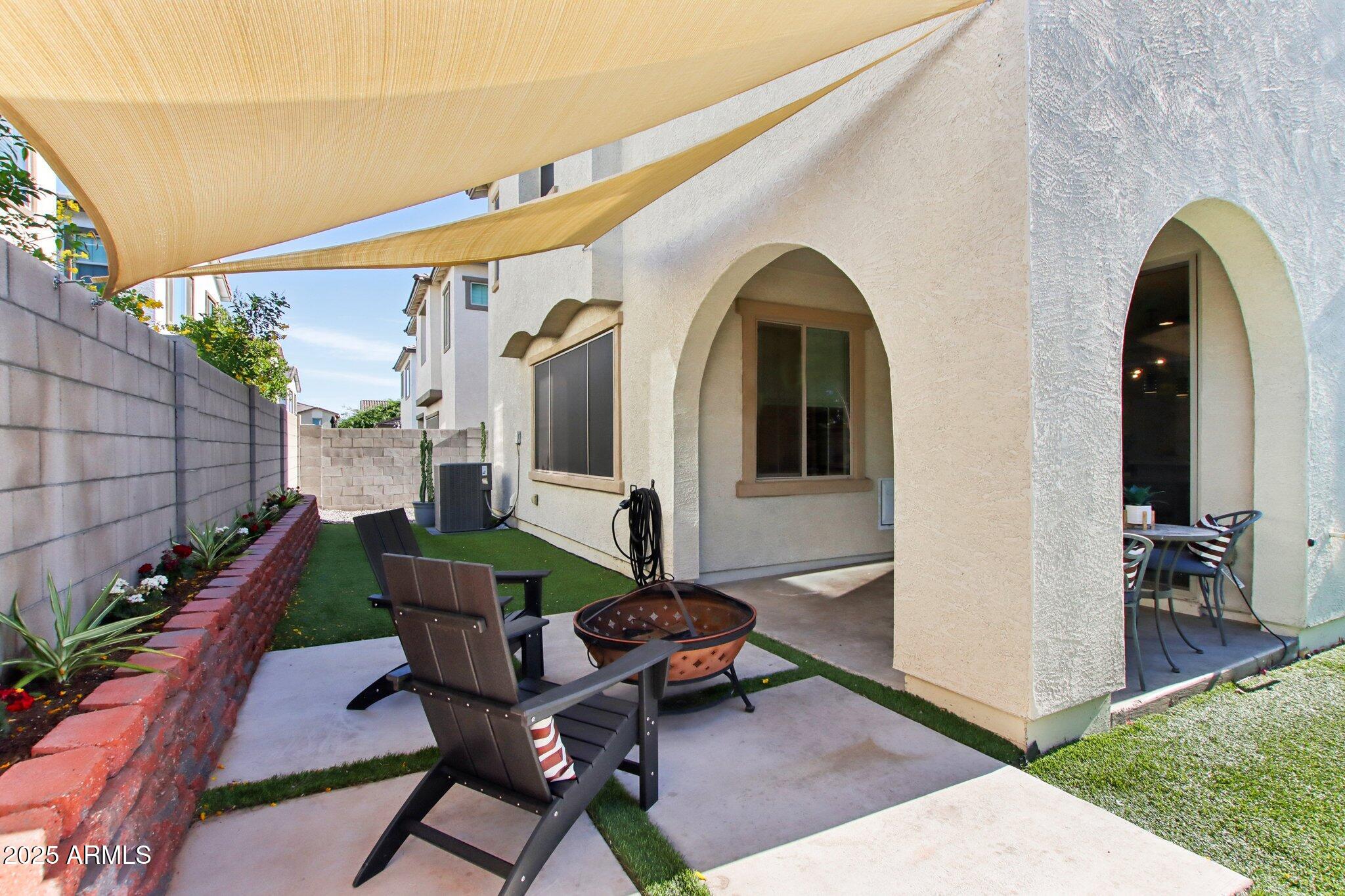 6641 N DESERT SHADOW Lane