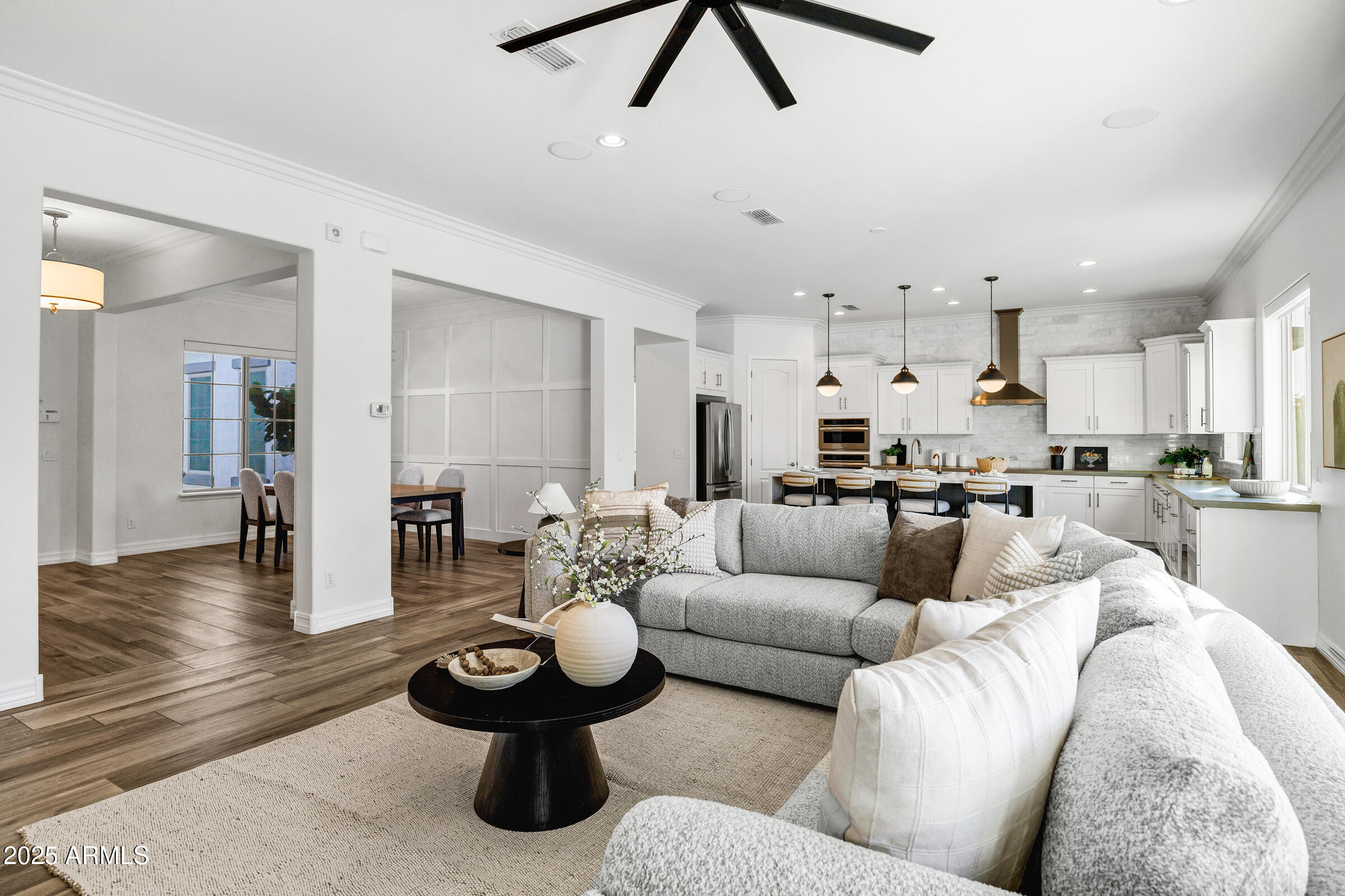 3038 E LONGHORN Drive