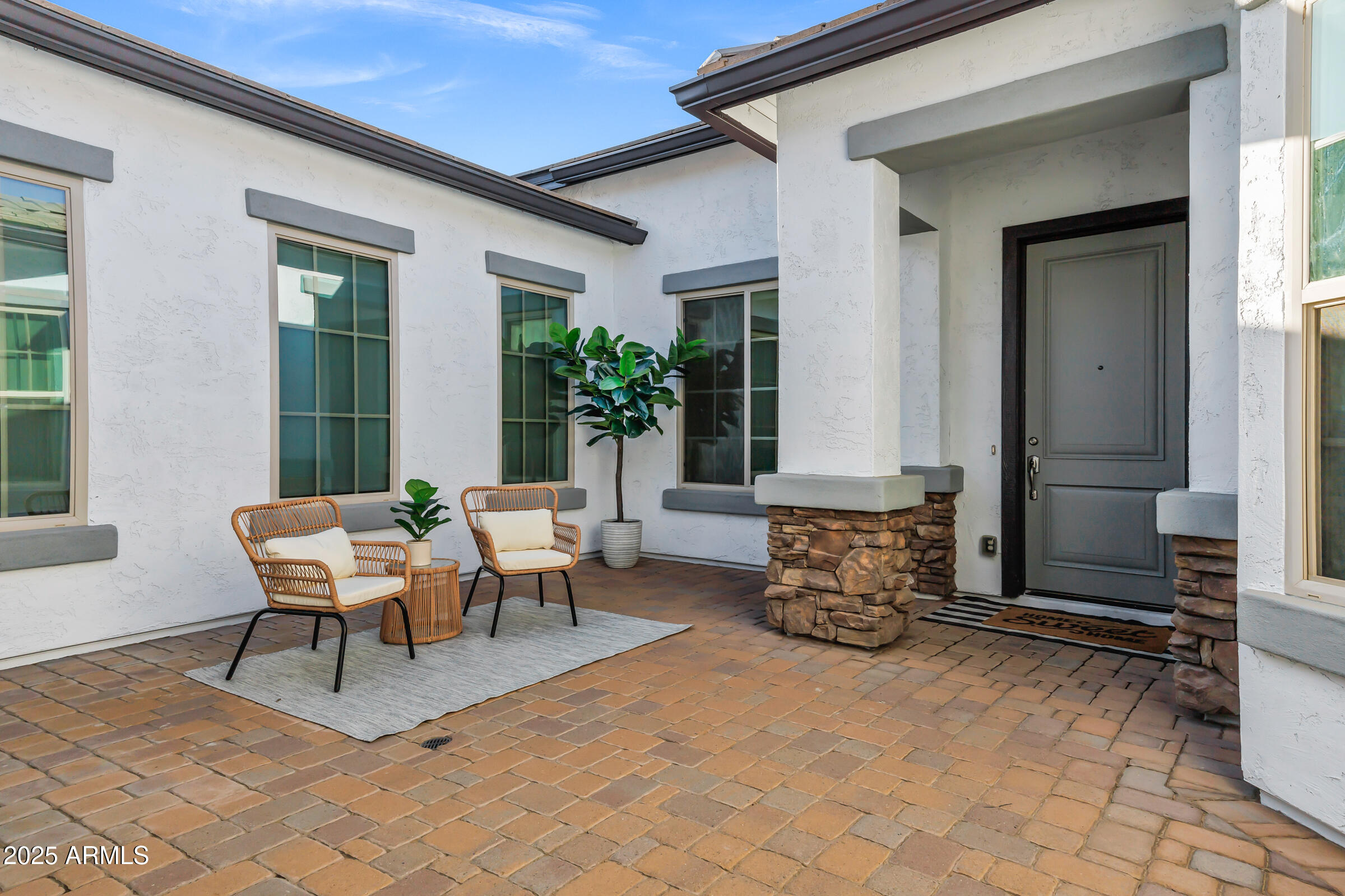 3038 E LONGHORN Drive