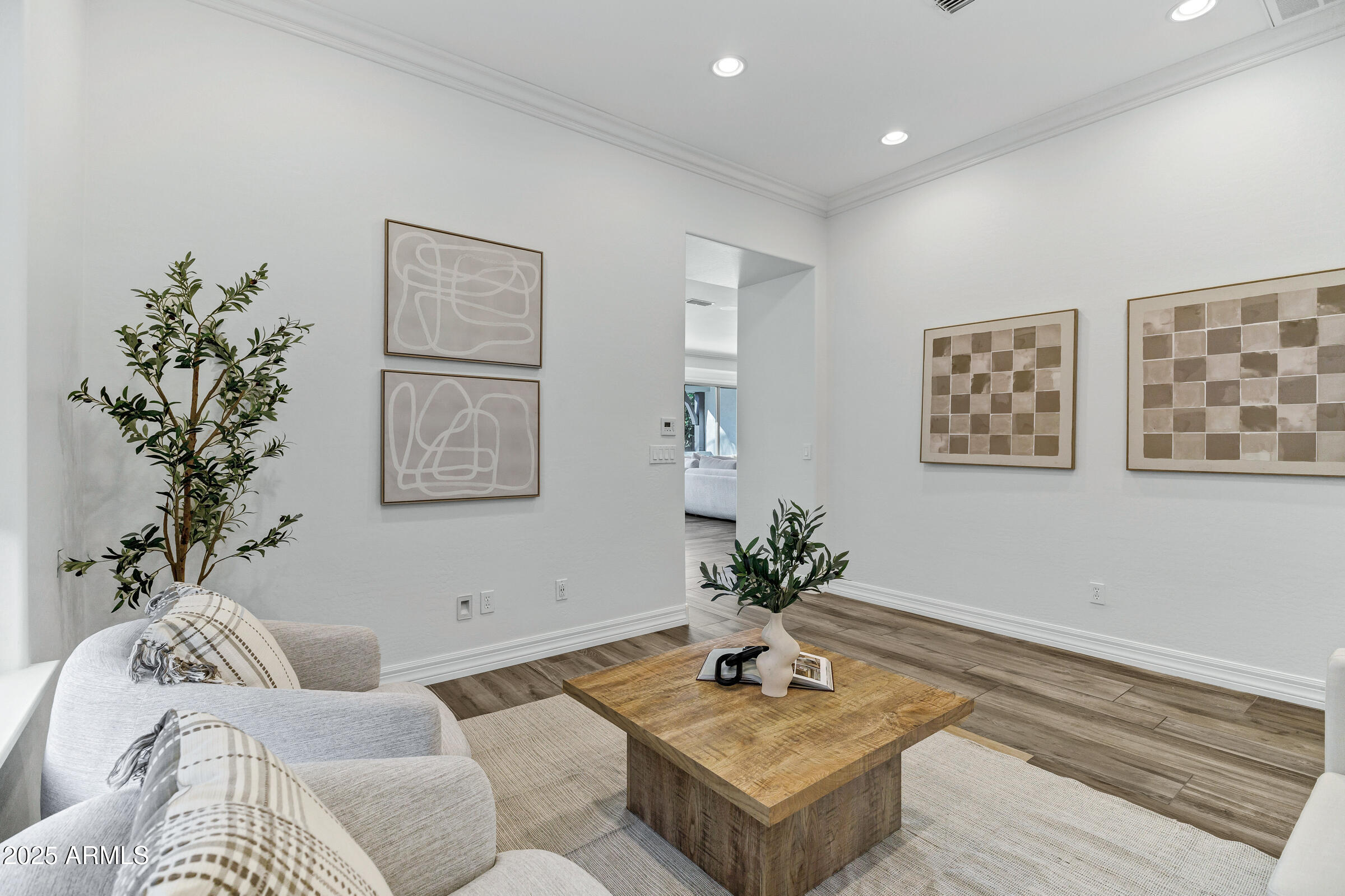 3038 E LONGHORN Drive