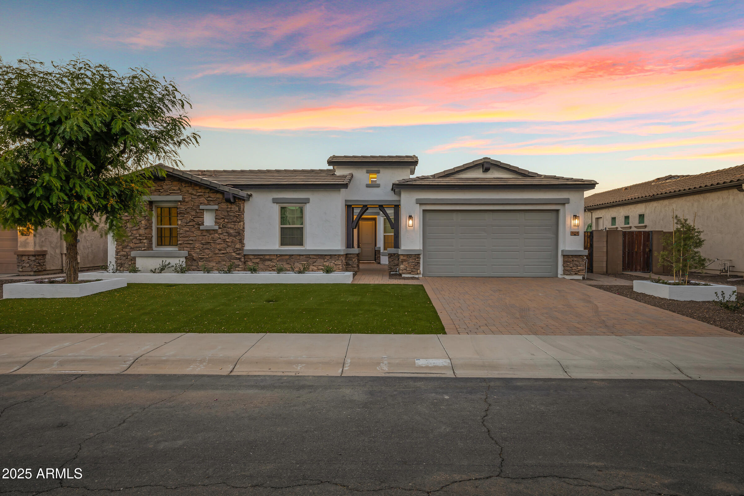 3038 E LONGHORN Drive
