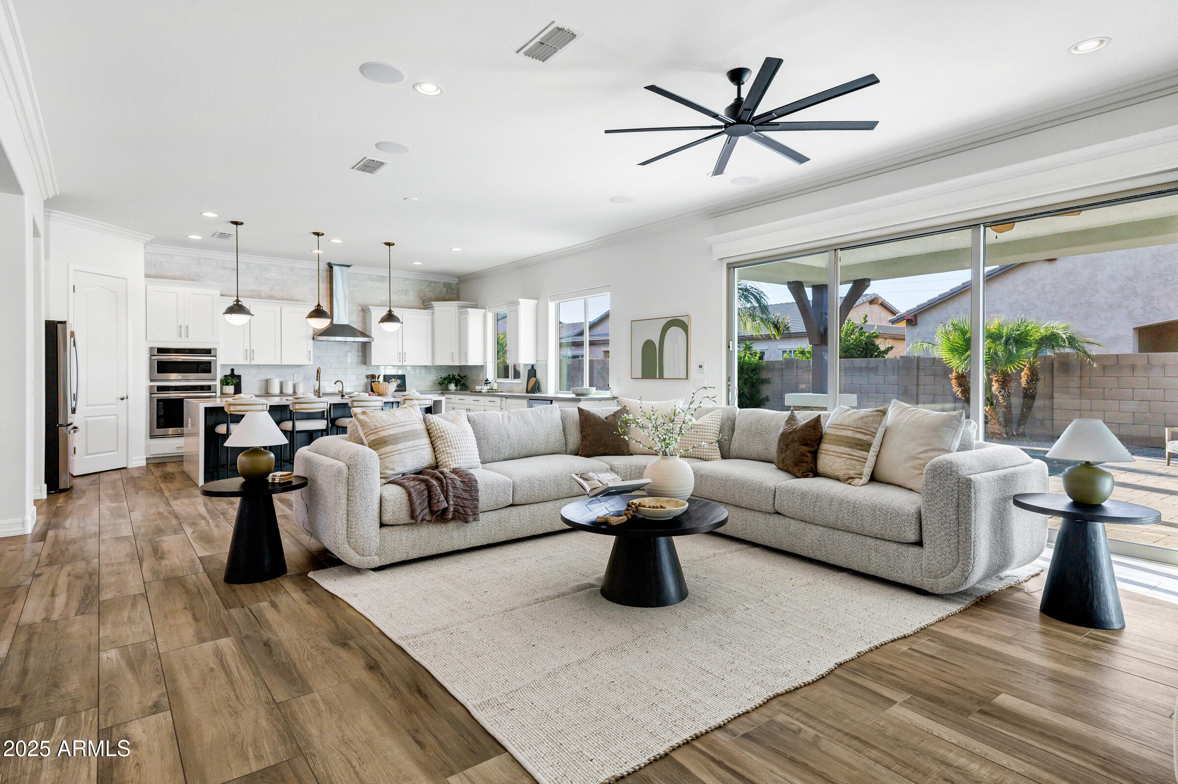 3038 E LONGHORN Drive