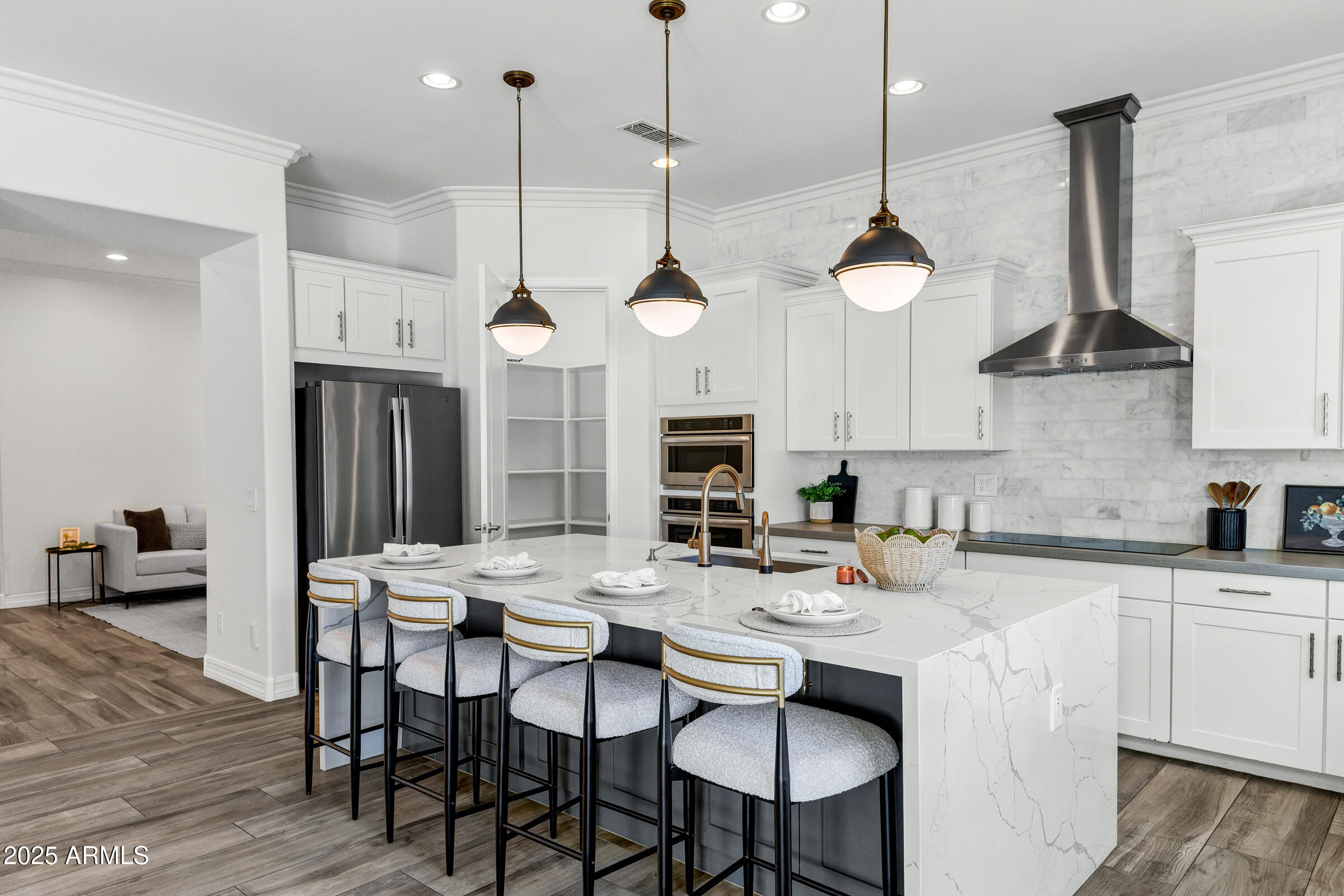 3038 E LONGHORN Drive