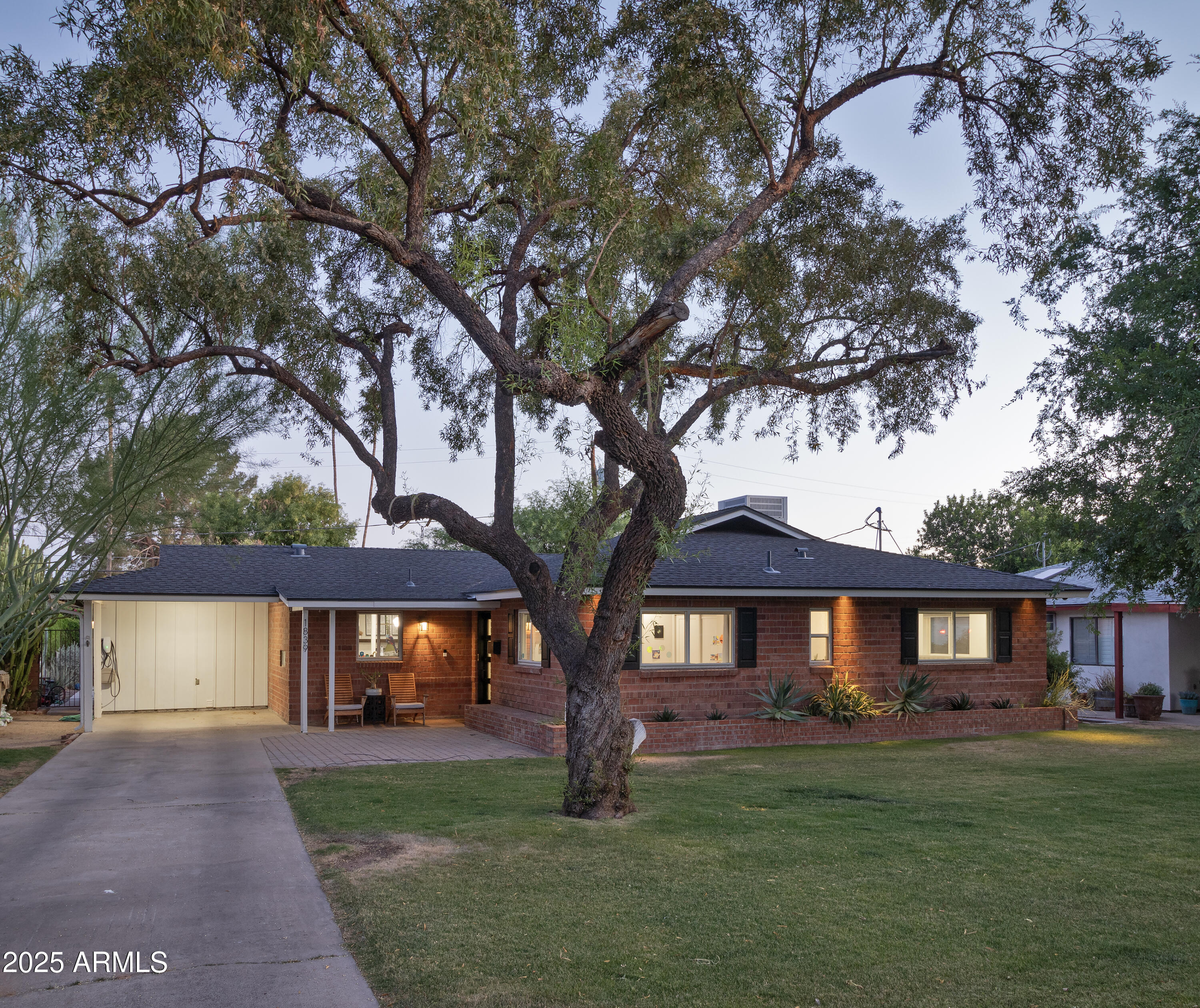 1839 E PALO VERDE Drive