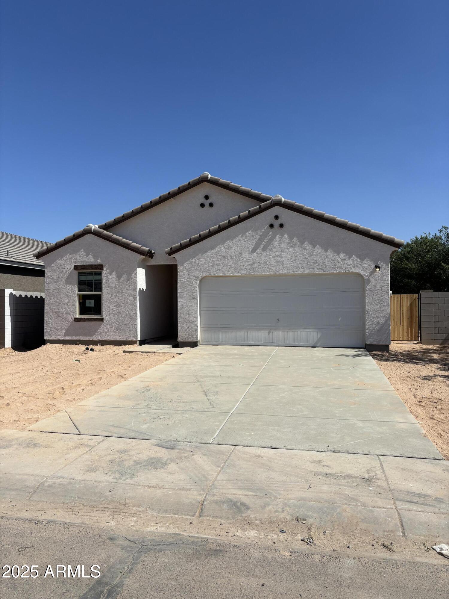 5742 E IRIS Drive