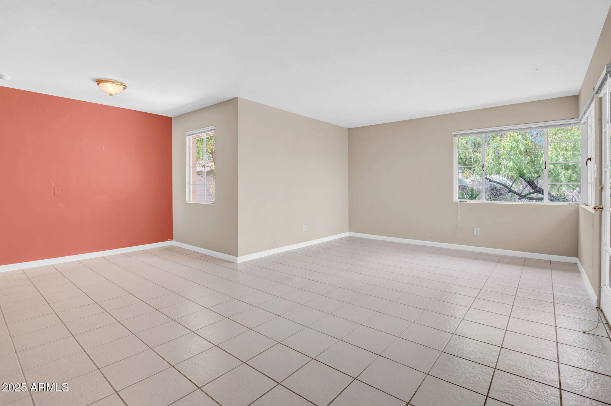 302 E ORANGE Drive