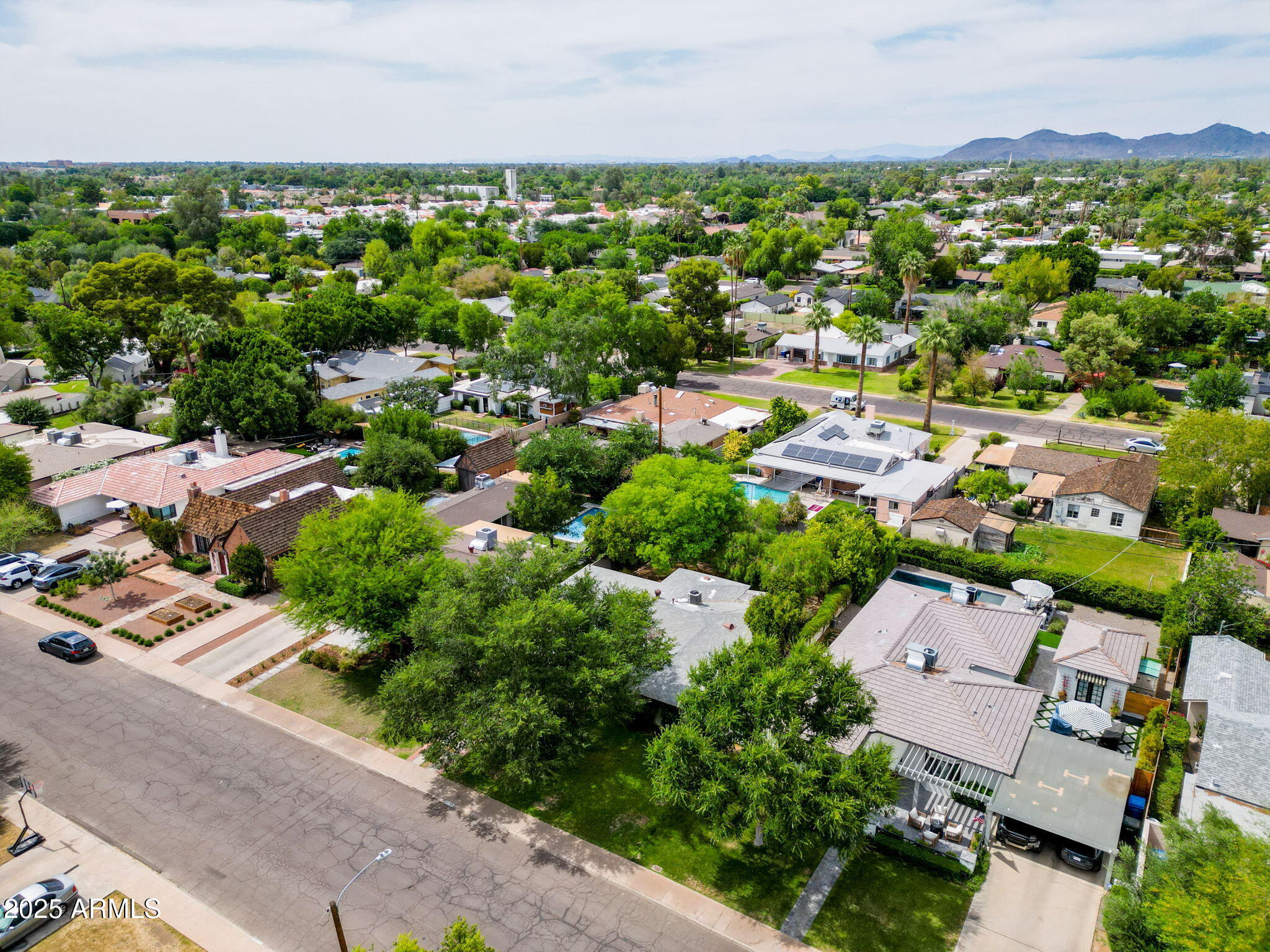 302 E ORANGE Drive
