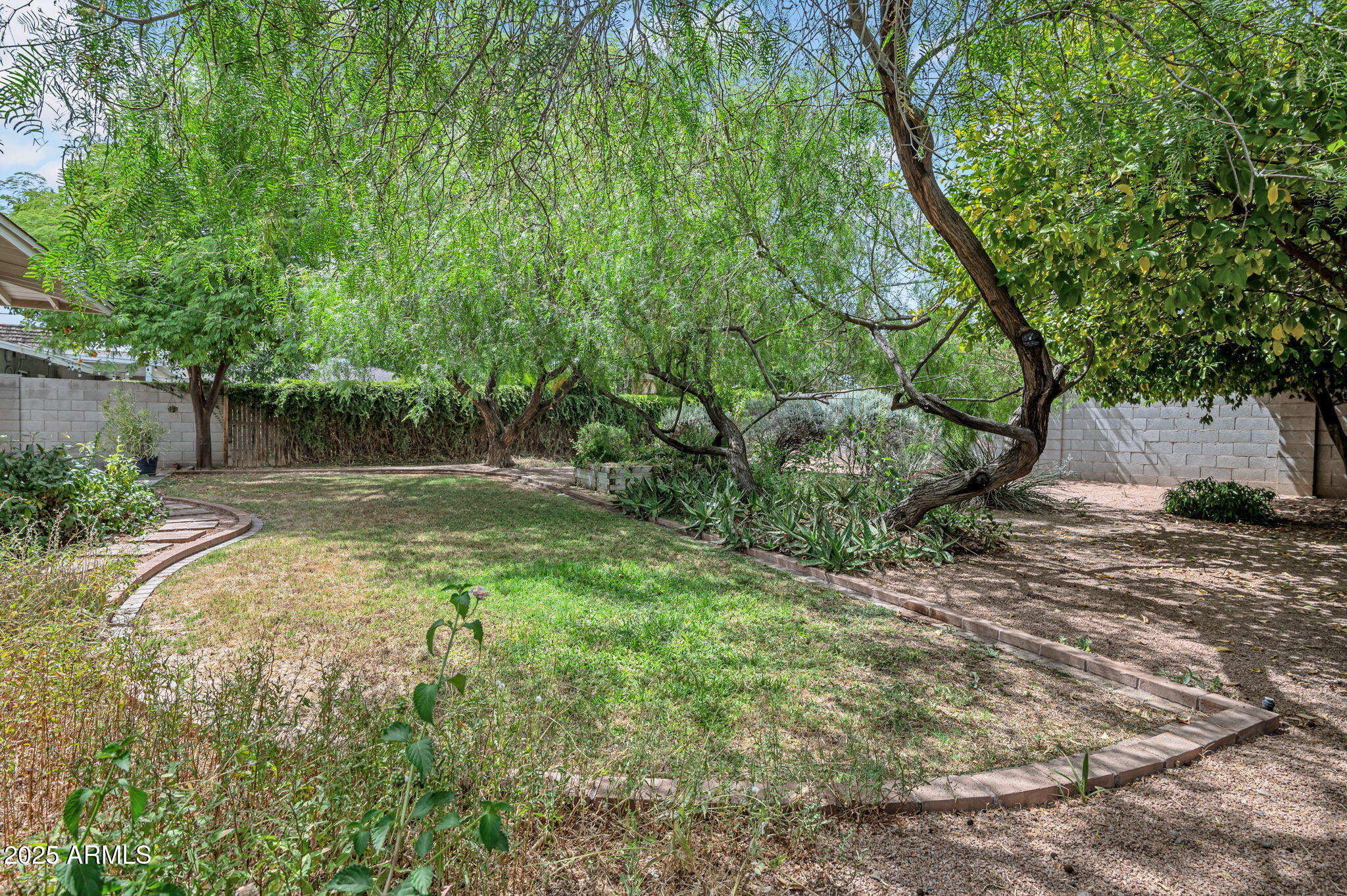 302 E ORANGE Drive
