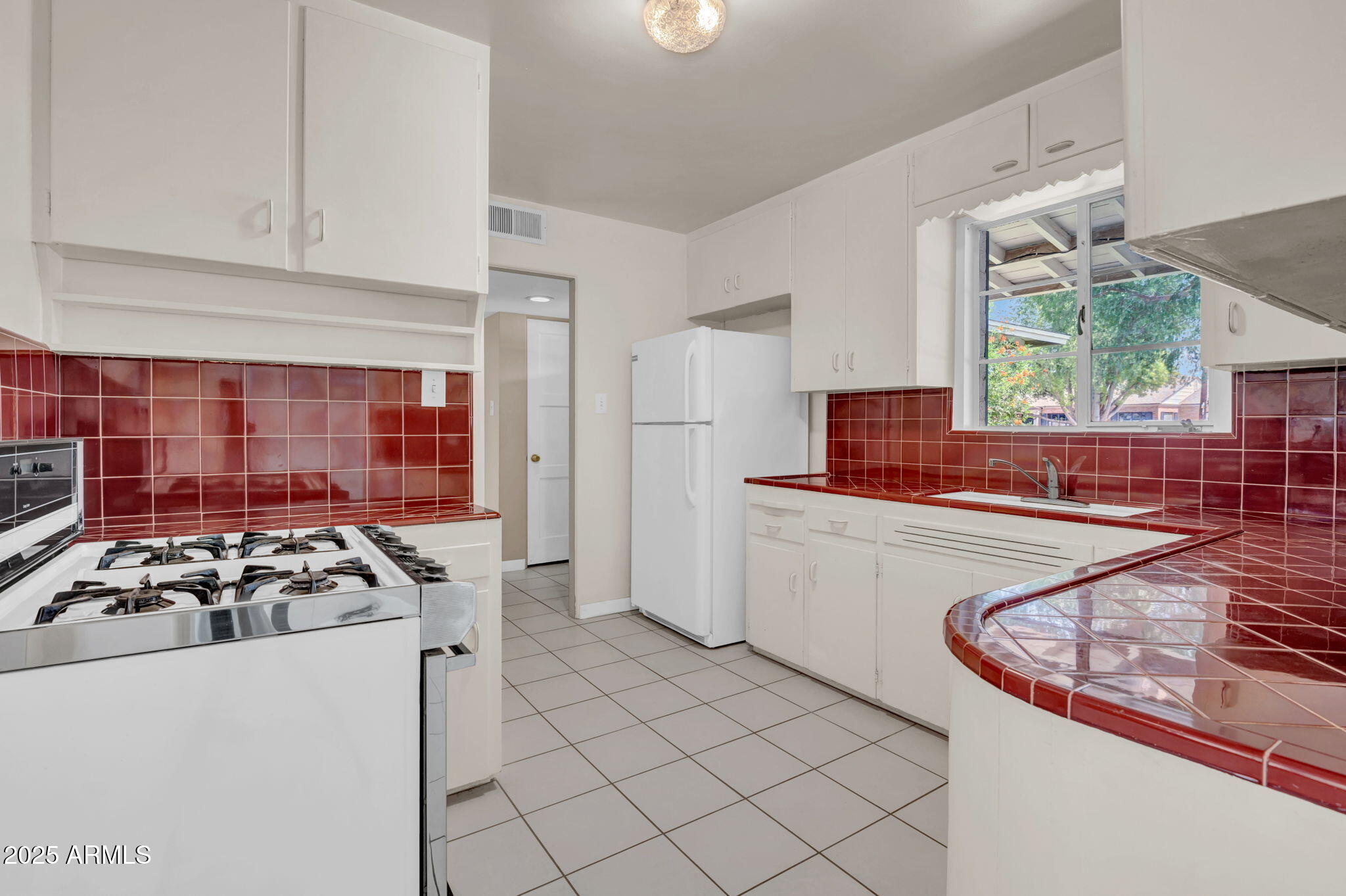302 E ORANGE Drive