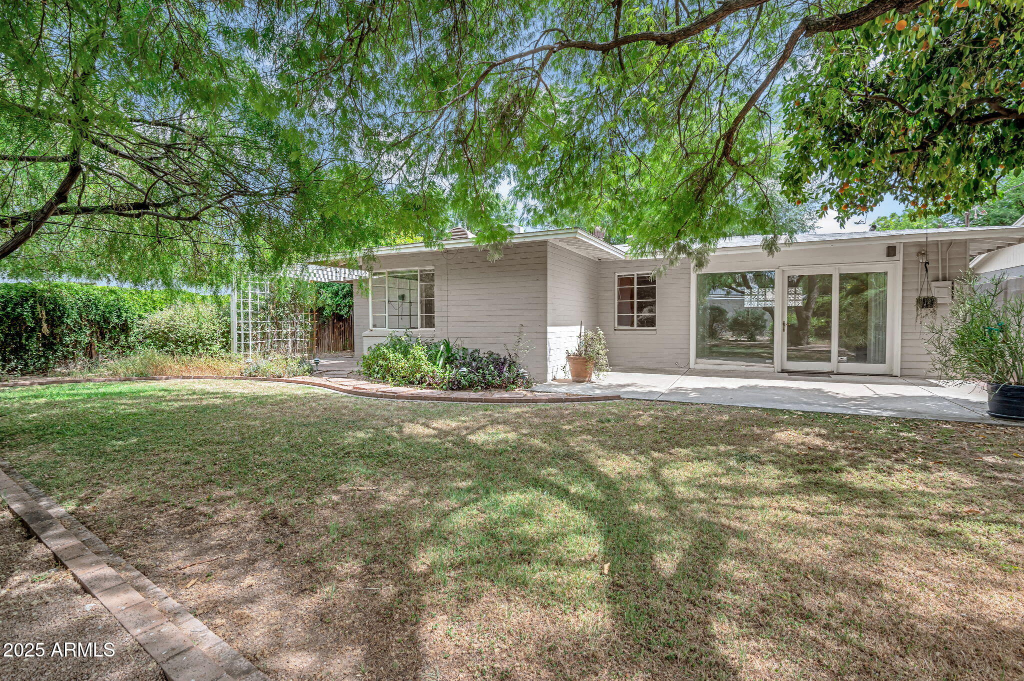 302 E ORANGE Drive