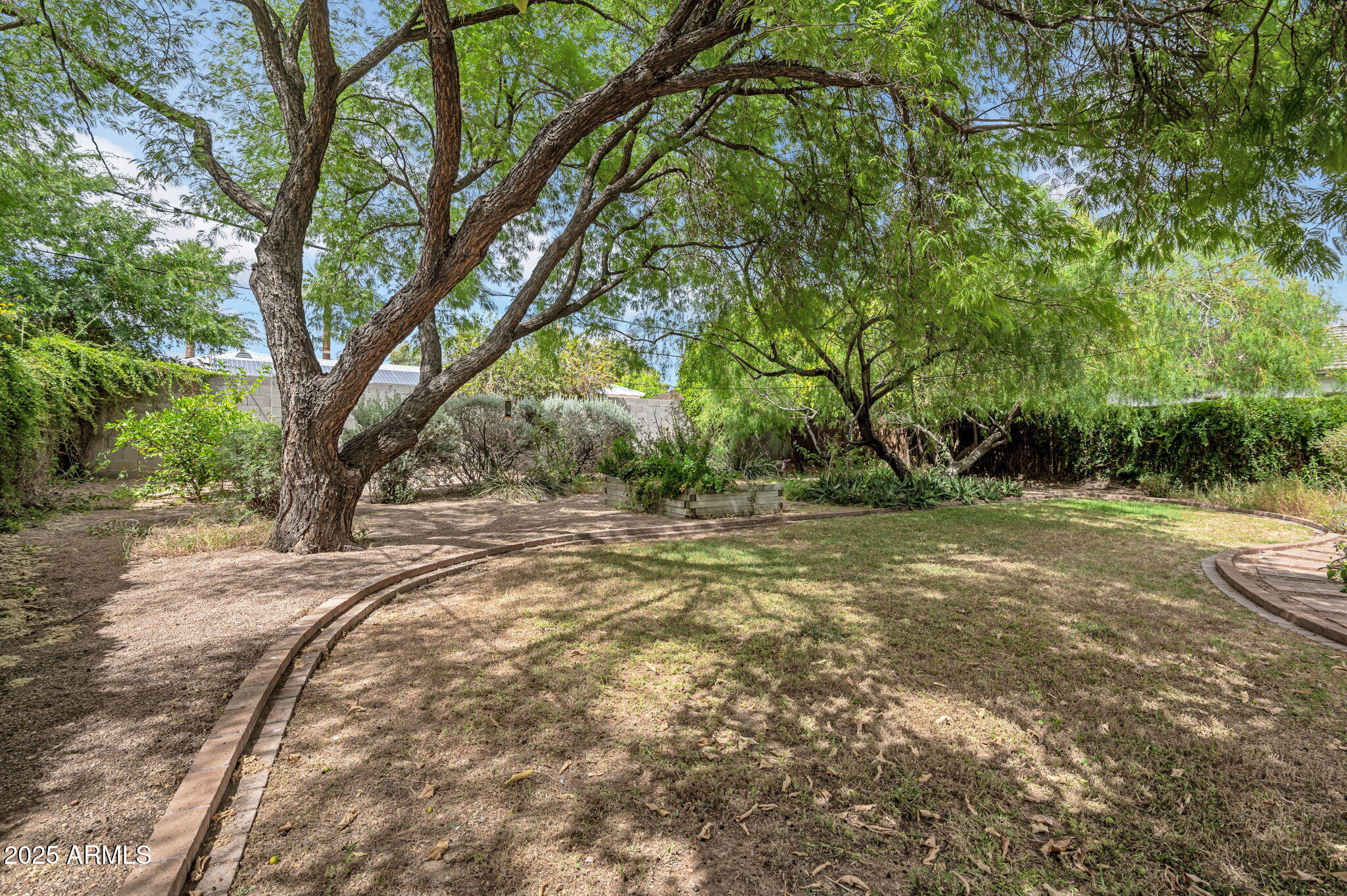 302 E ORANGE Drive