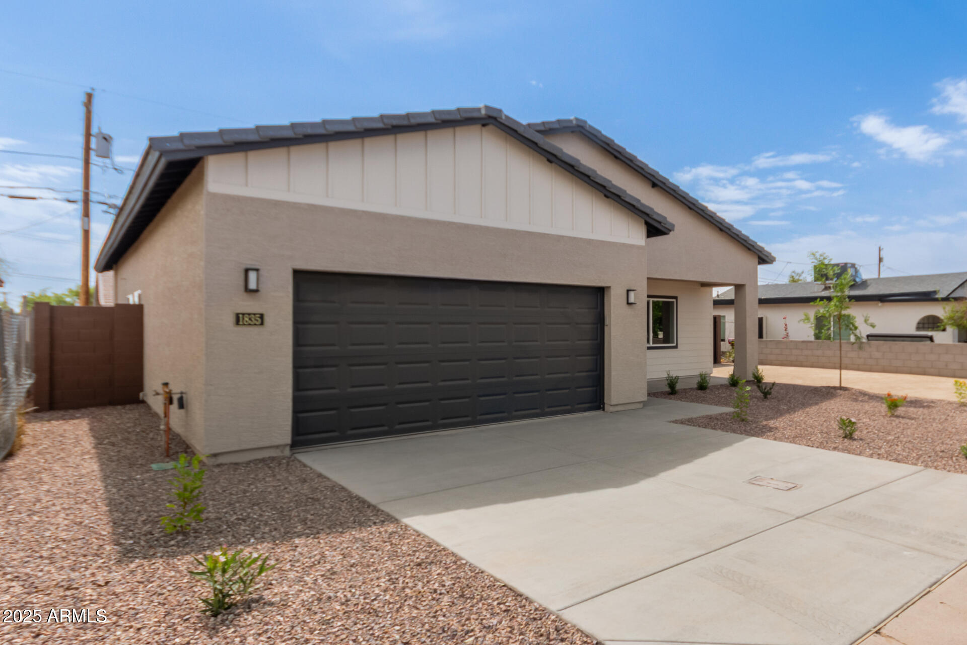 1835 N 37TH Drive