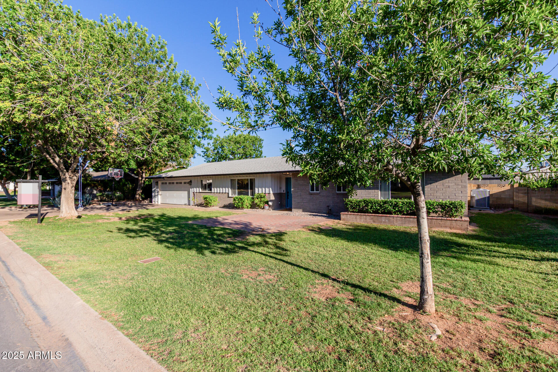 4117 E COOLIDGE Street