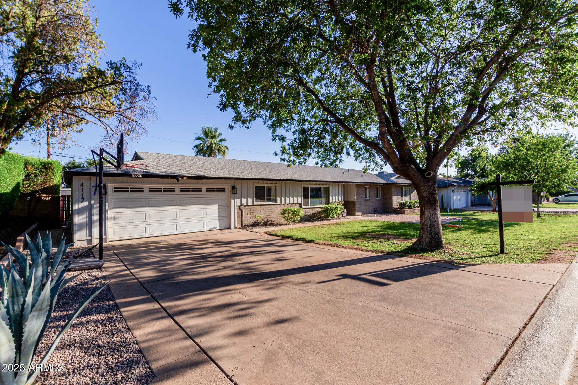 4117 E COOLIDGE Street