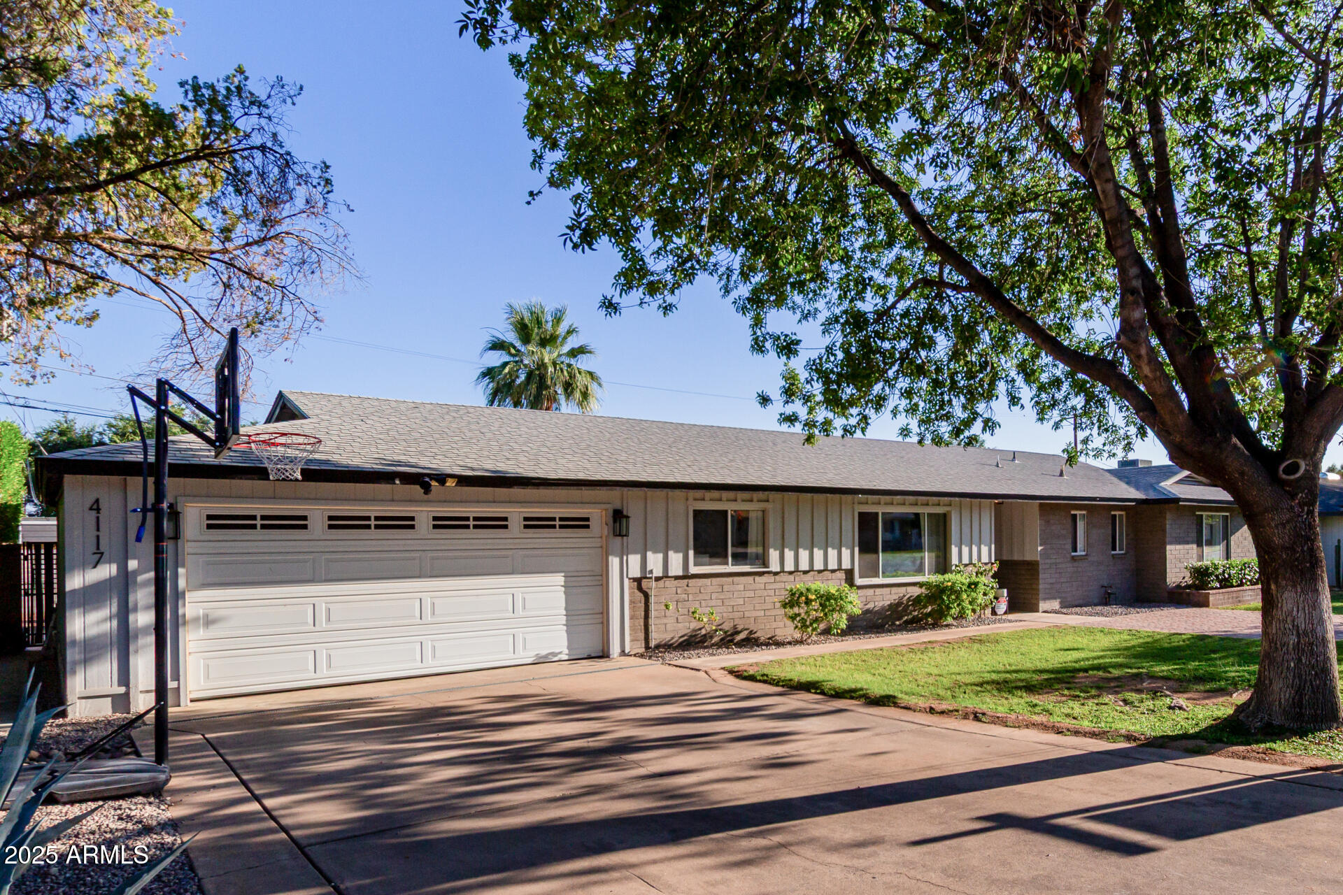 4117 E COOLIDGE Street