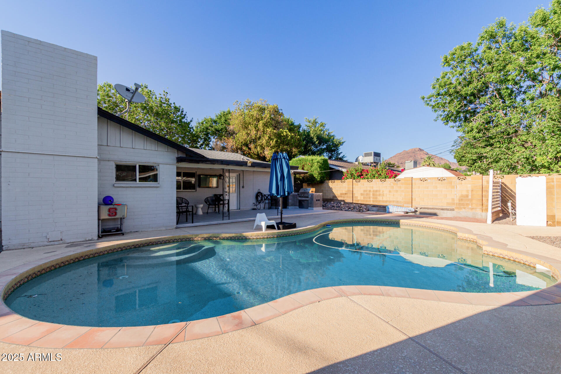 4117 E COOLIDGE Street