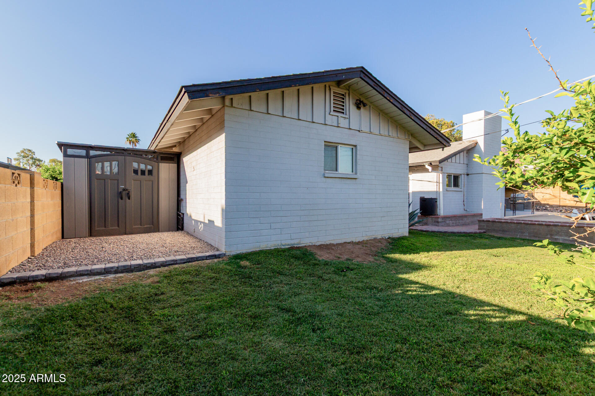 4117 E COOLIDGE Street